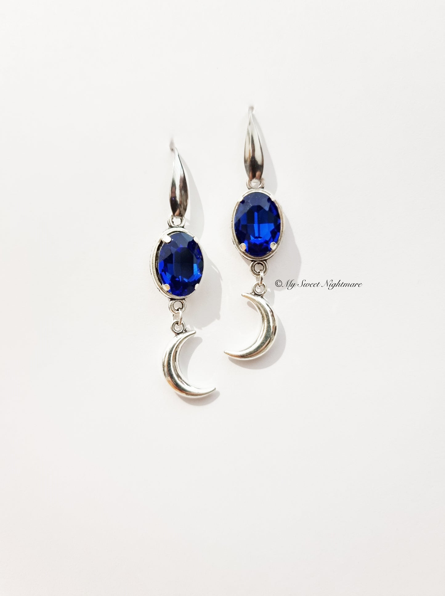 Orecchini con lune e cristalli blu