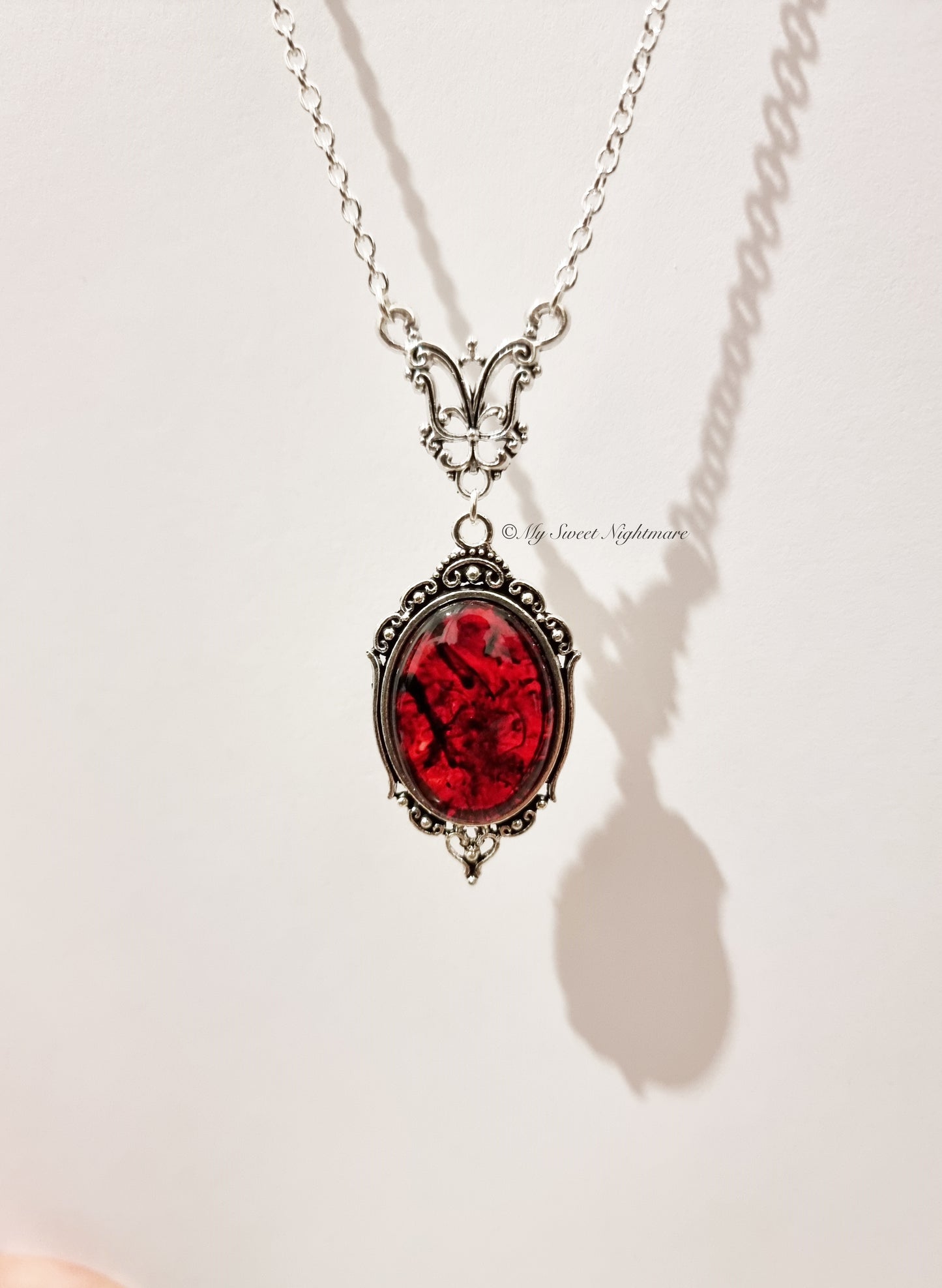 "LILITH" Collana Gotico Vittoriana con Cabochon effetto Sangue