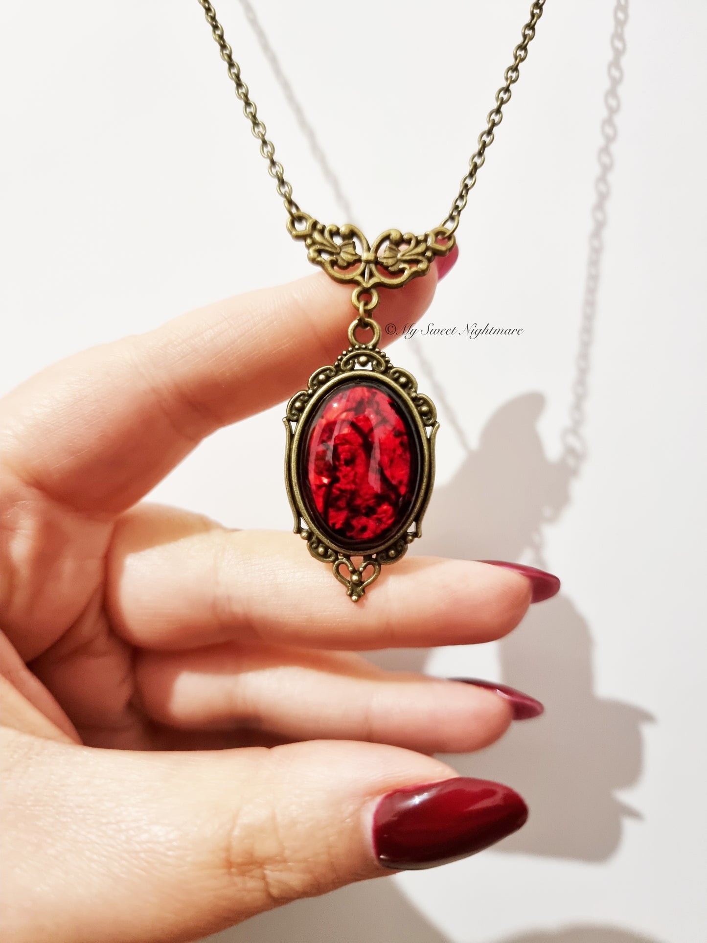 "BATHORY" Collana Gotico Vittoriana in Bronzo con Cabochon effetto Sangue