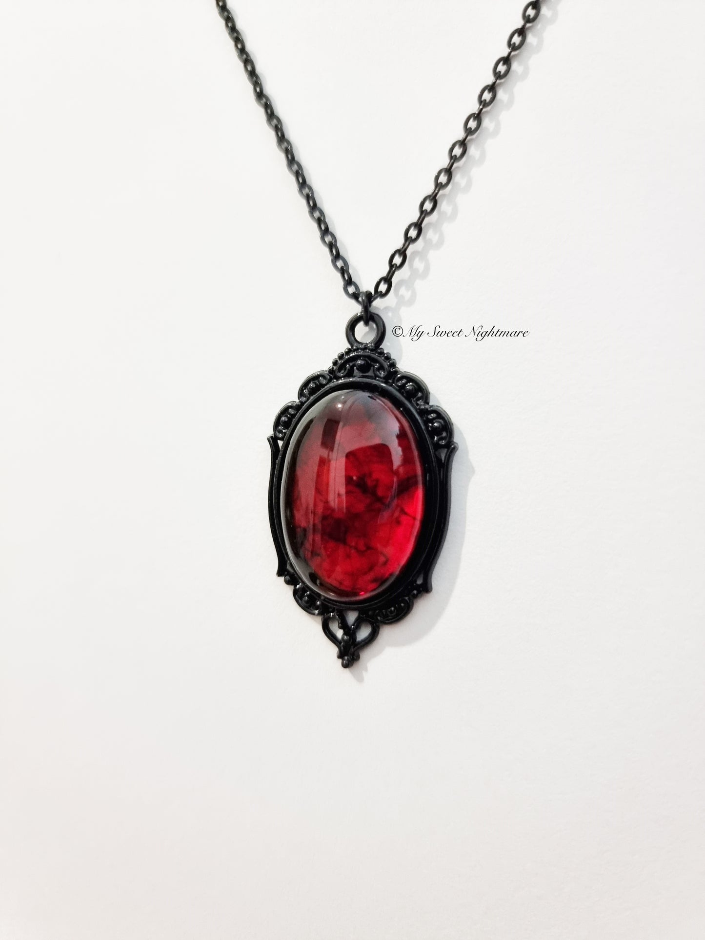 "ECLIPSE" Collana gotica con Cabochon effetto Sangue