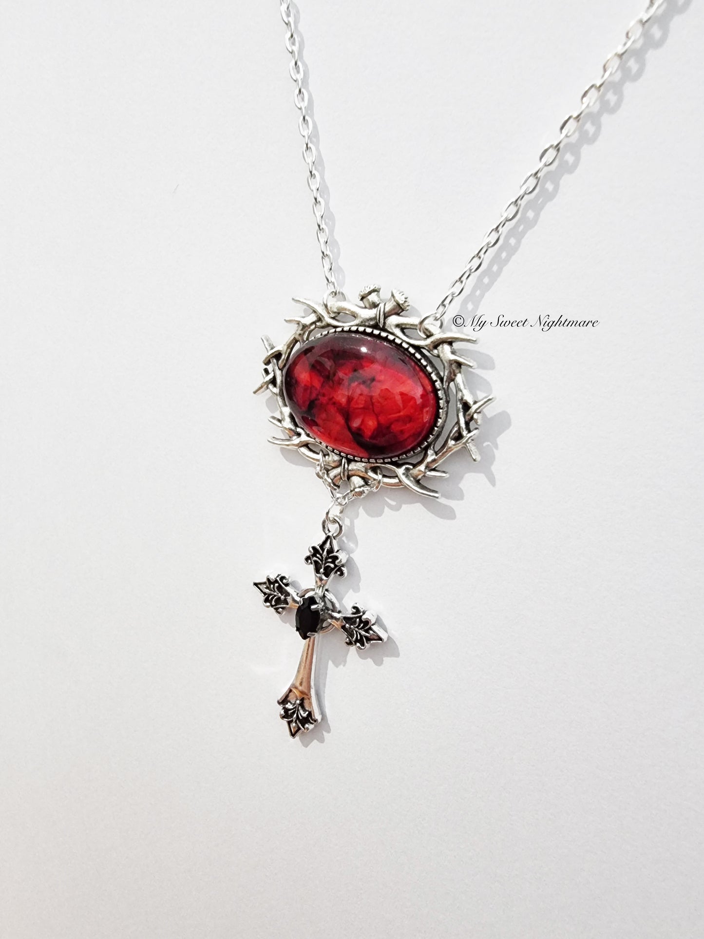"LESTAT" Collana gotica con Croce e Cammeo con Cabochon effetto Sangue