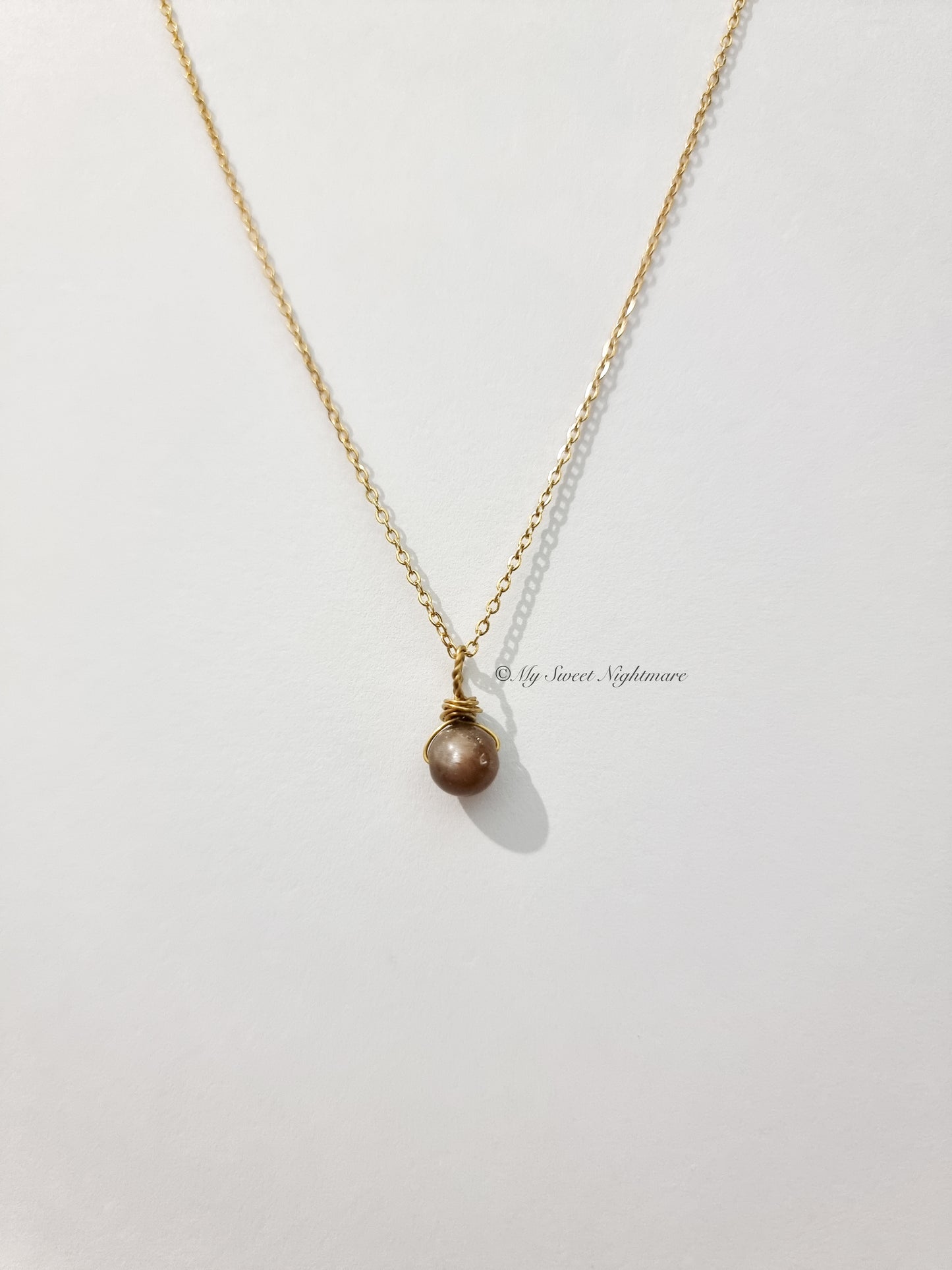 Collana wire minimal con pietra di luna nera