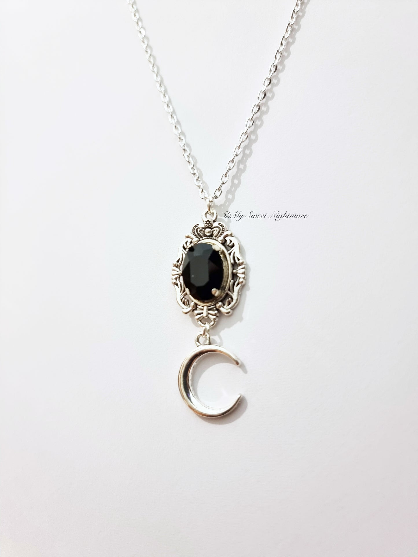 Ciondolo vittoriano con Luna crescente e Cristallo Nero