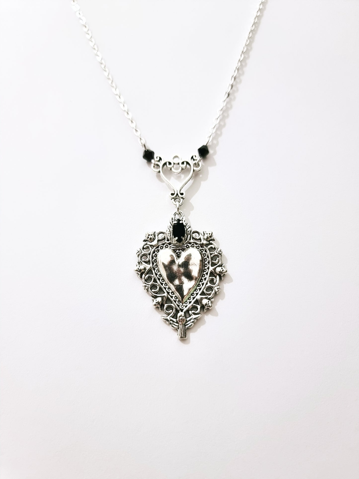 Collana Cuore Sacro "Ex Voto" con cristalli neri