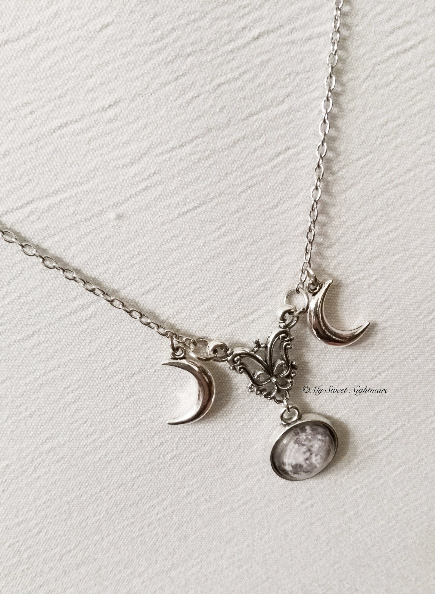 Collana con triplice luna