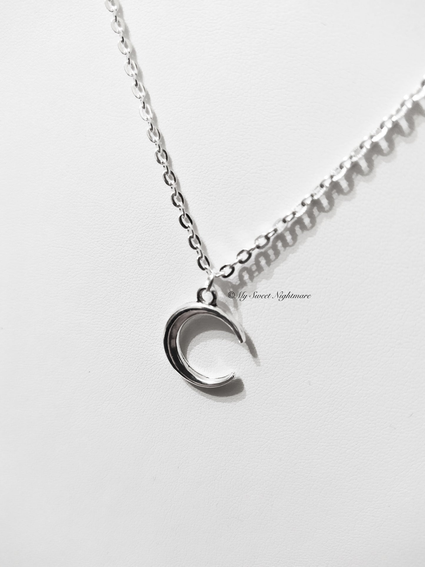 Collana con luna crescente