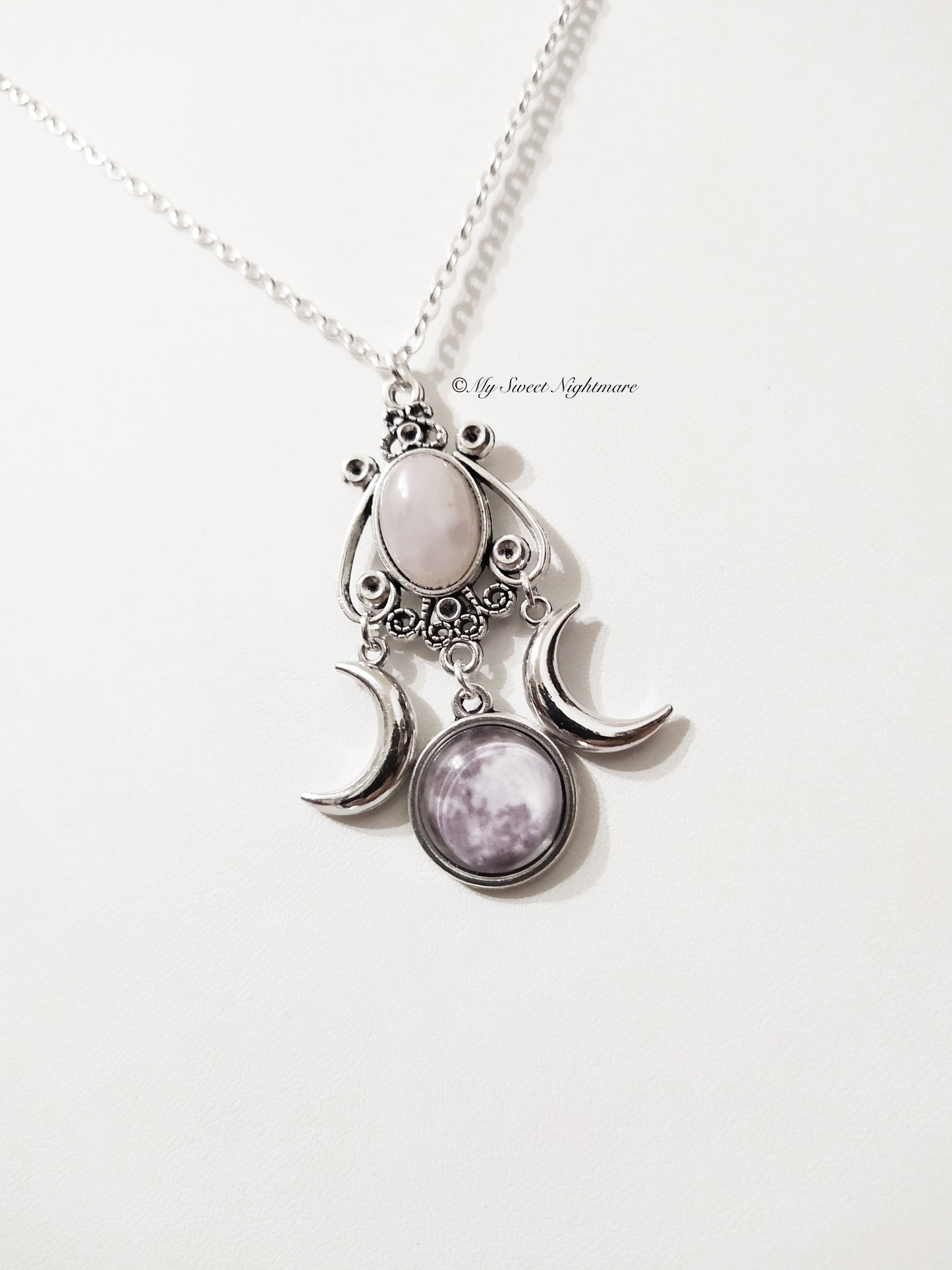 Collana con triplice luna e quarzo rosa