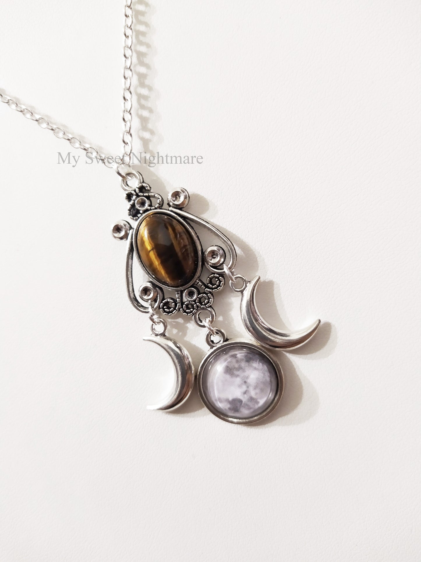 Collana con triplice luna e occhio di tigre