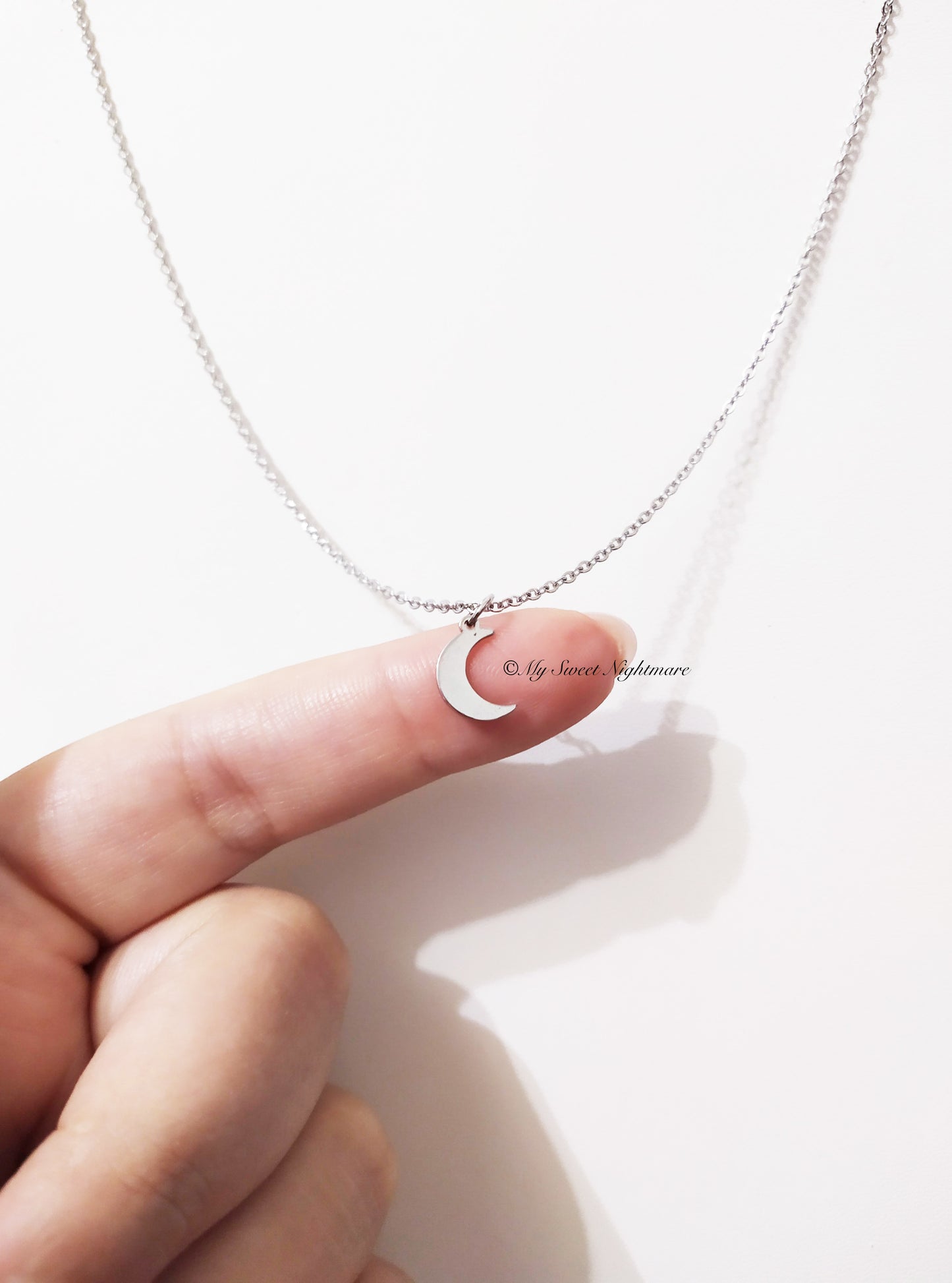 Collana minimal con luna crescente