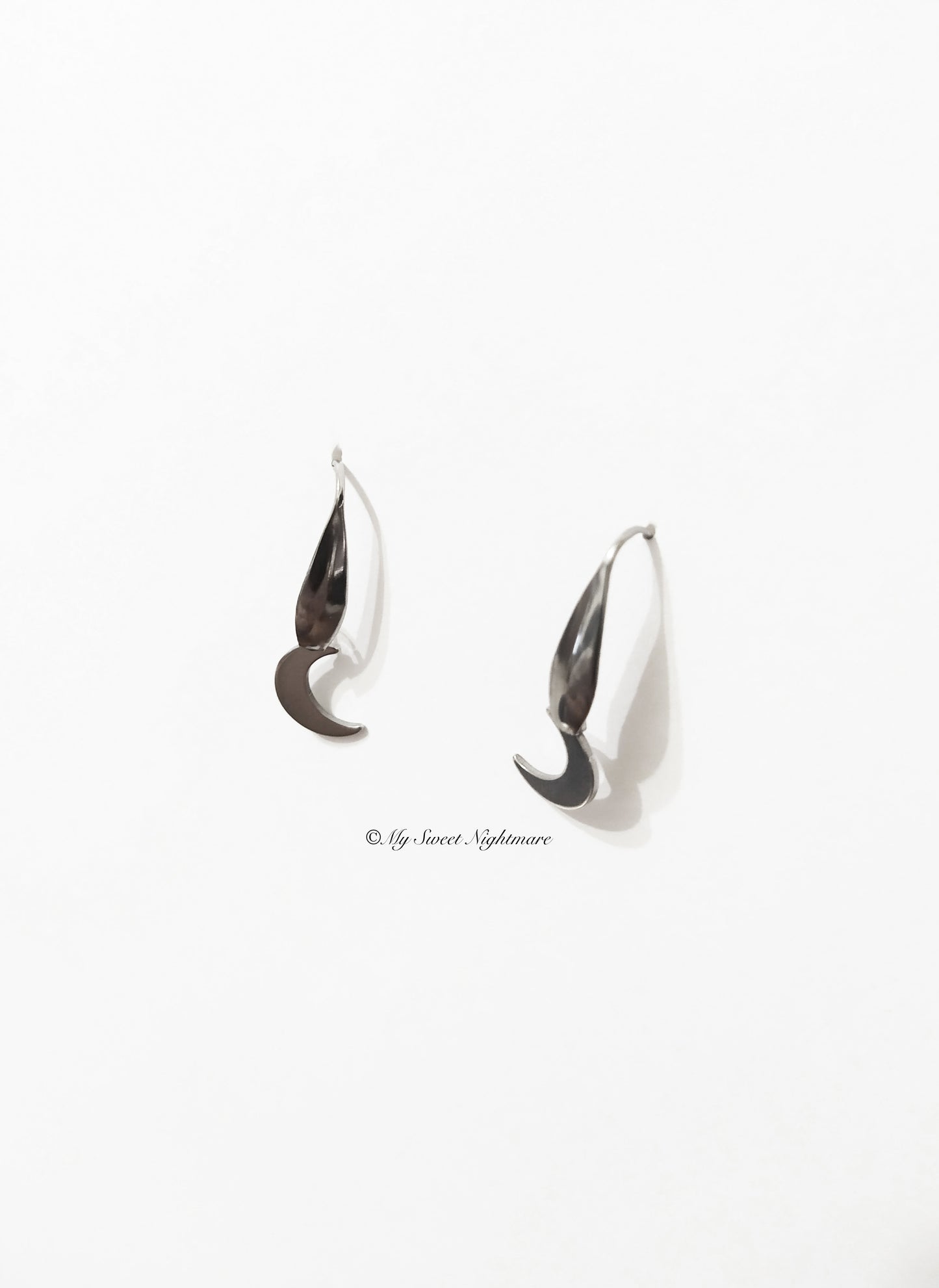 Minimal moon earrings