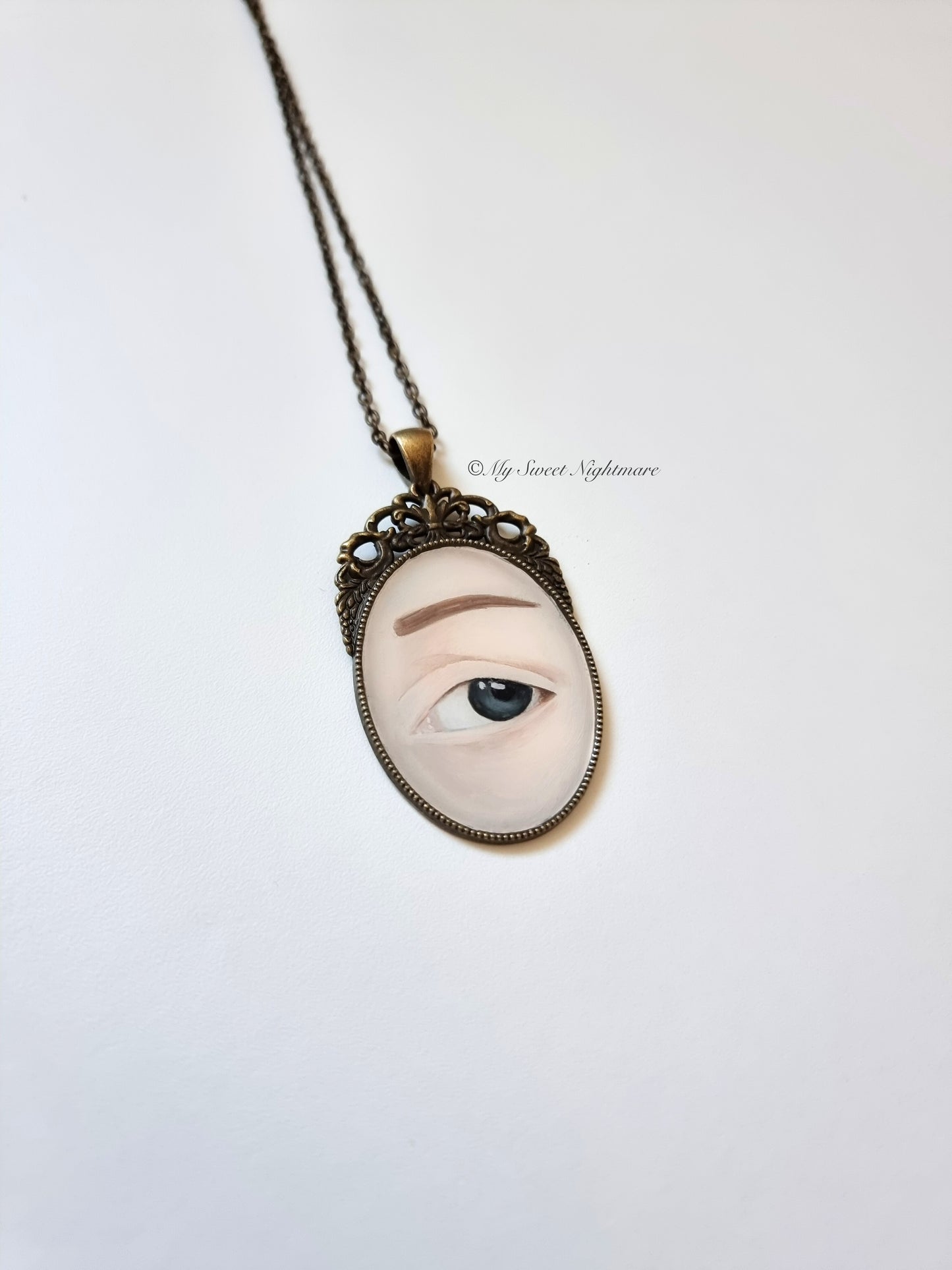 Collana in stile vittoriano con miniatura dipinta ad olio "L'occhio dell'amante"