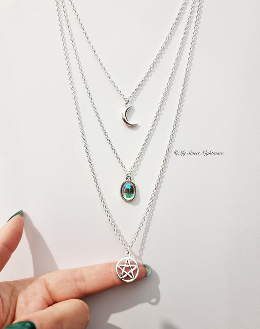Collana multifilo con pentacolo, luna e pietra arcobaleno