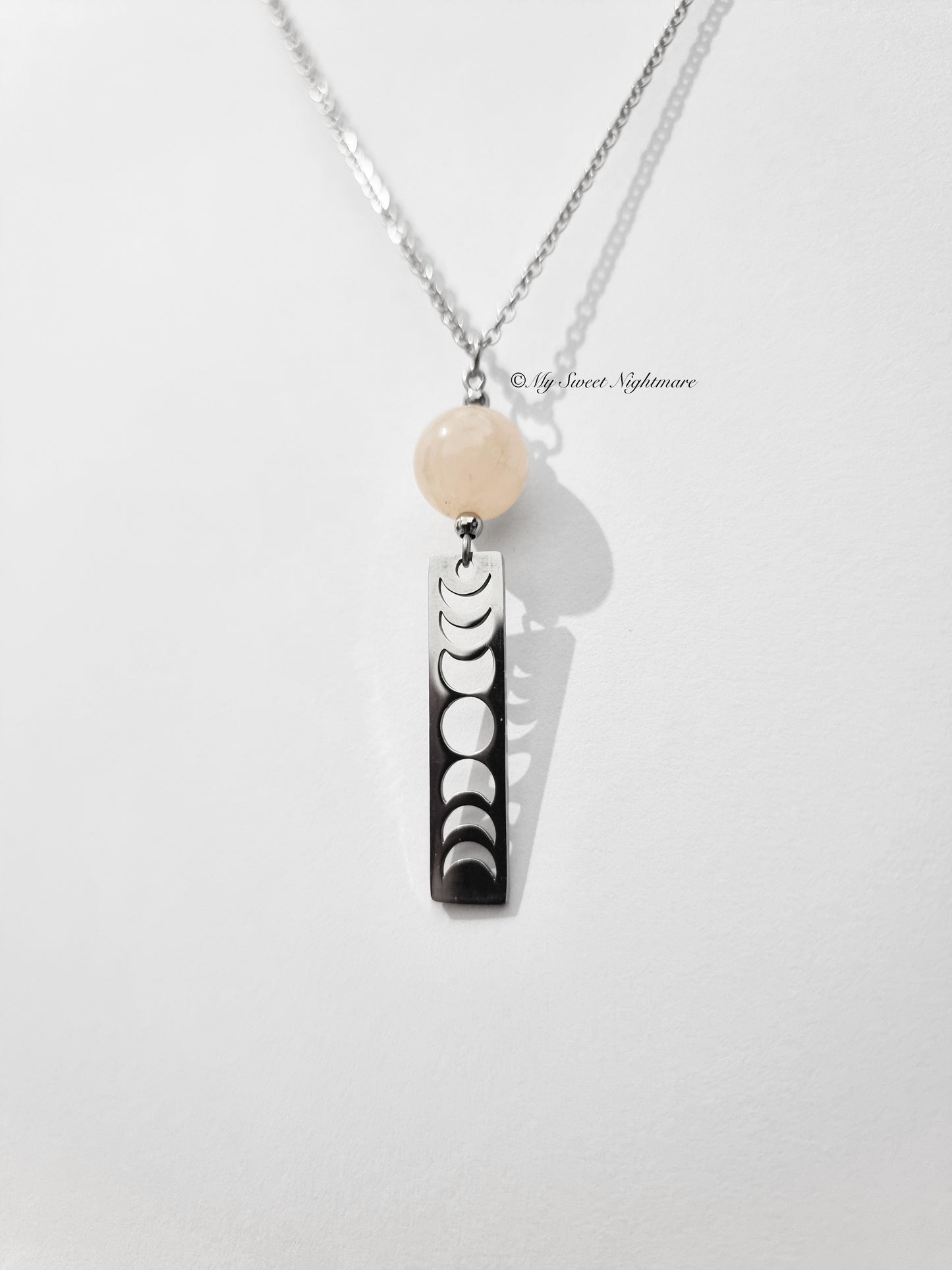 Collana con fasi lunari e quarzo rosa