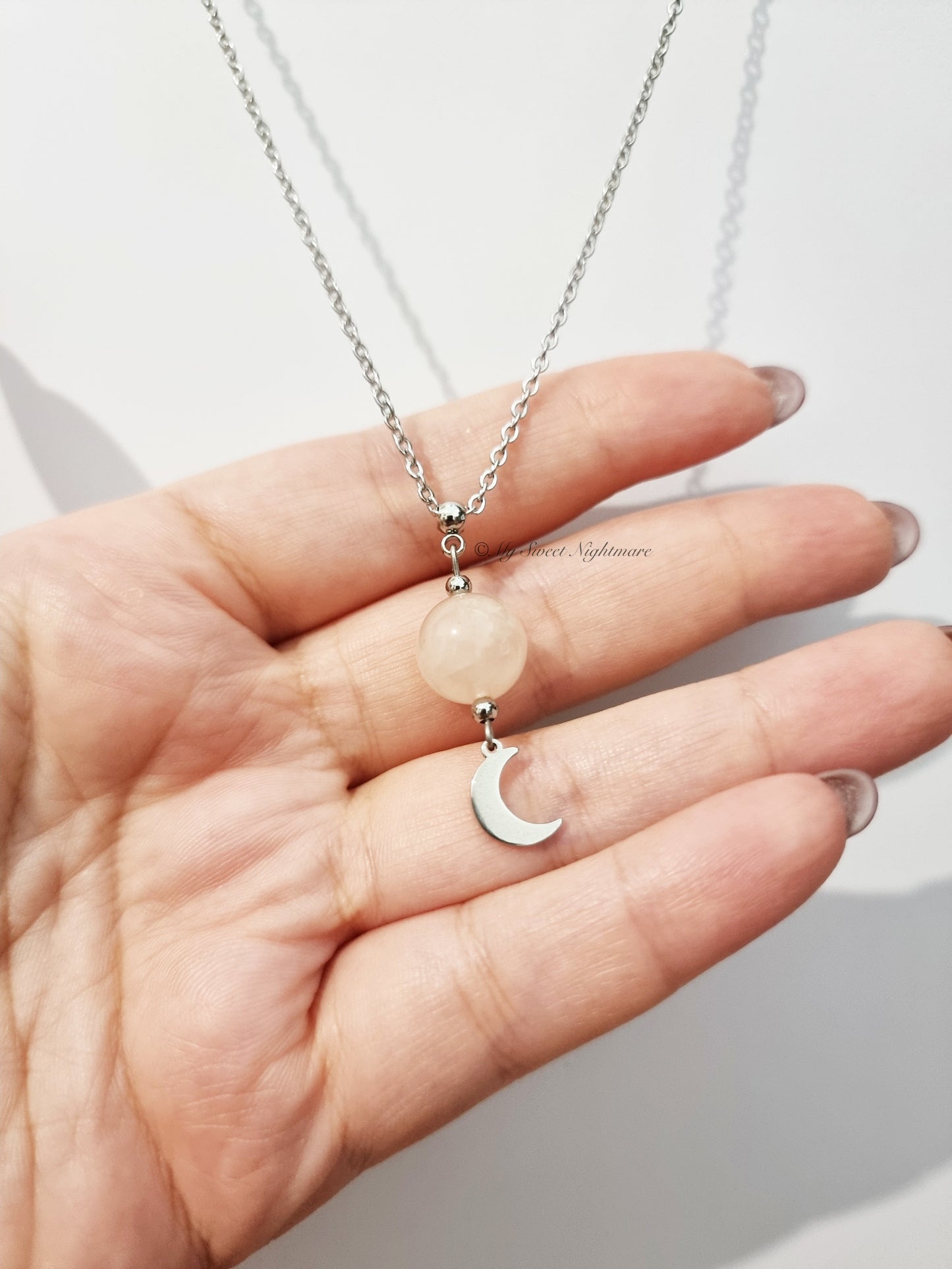 Collana con luna crescente e quarzo rosa