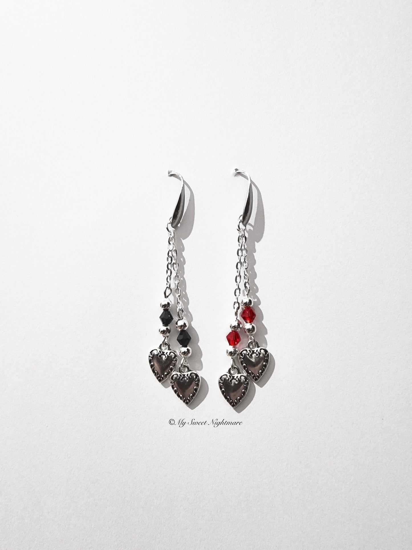 Orecchini con cuori e cristalli rossi e neri