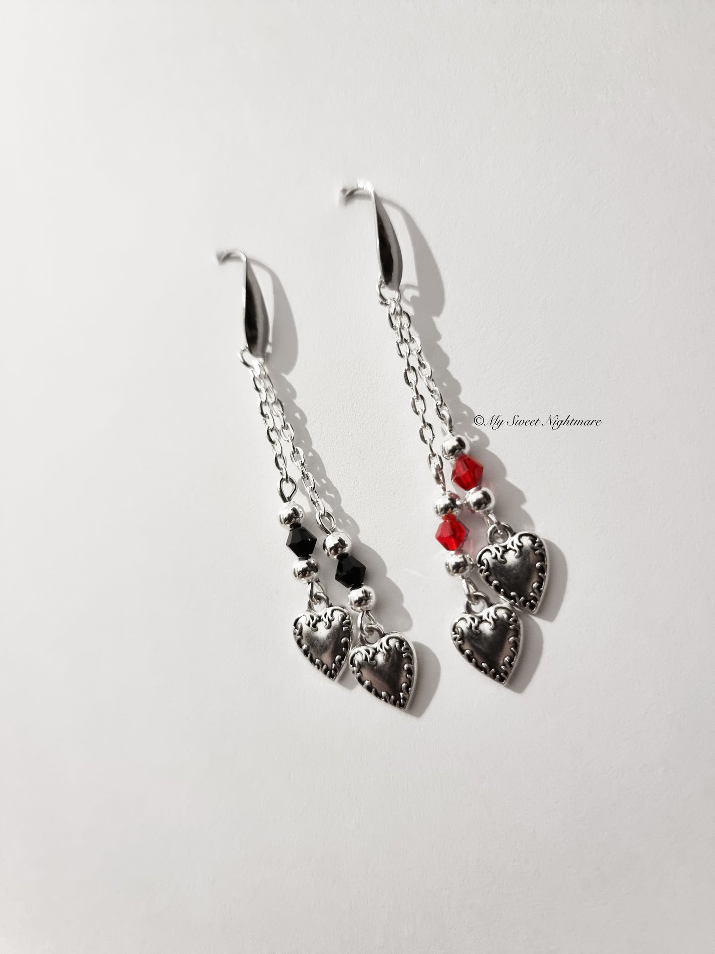 Orecchini con cuori e cristalli rossi e neri