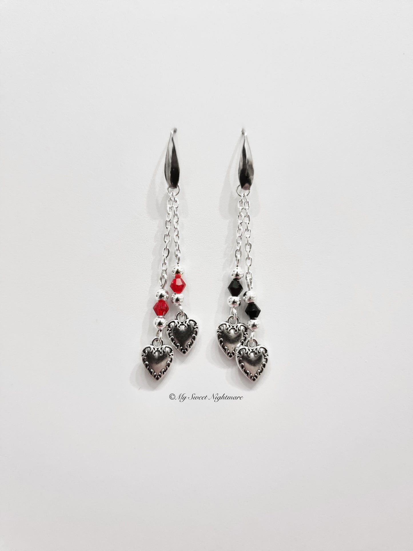 Orecchini con cuori e cristalli rossi e neri