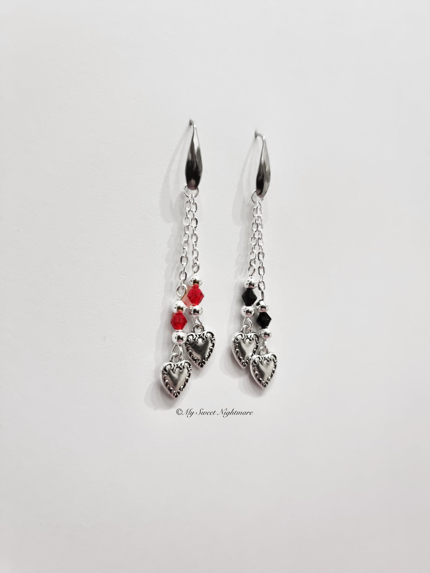 Orecchini con cuori e cristalli rossi e neri