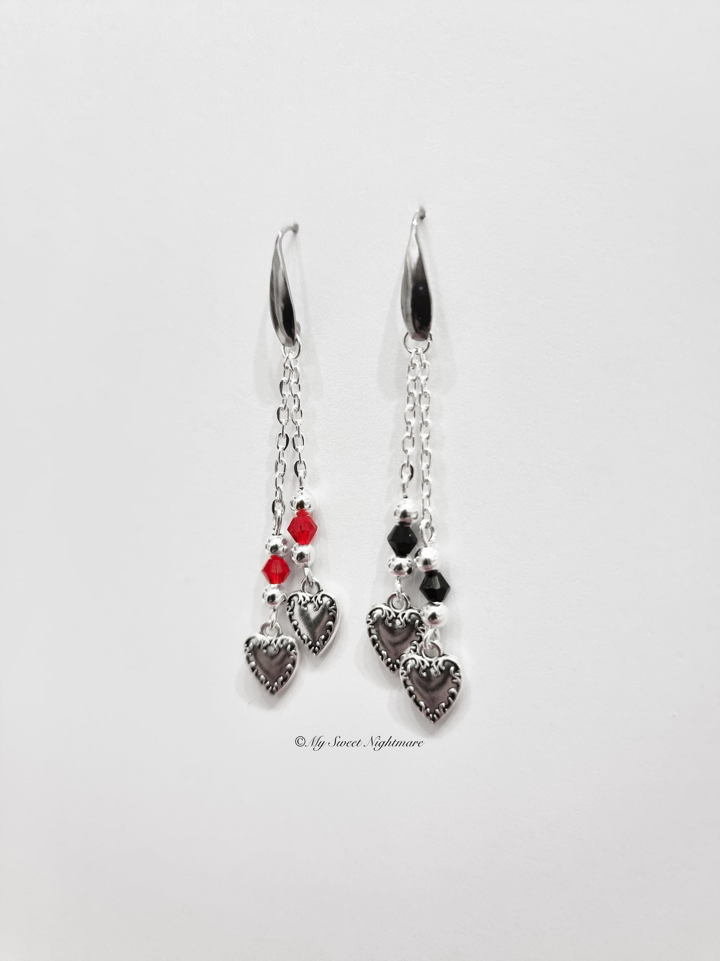 Orecchini con cuori e cristalli rossi e neri