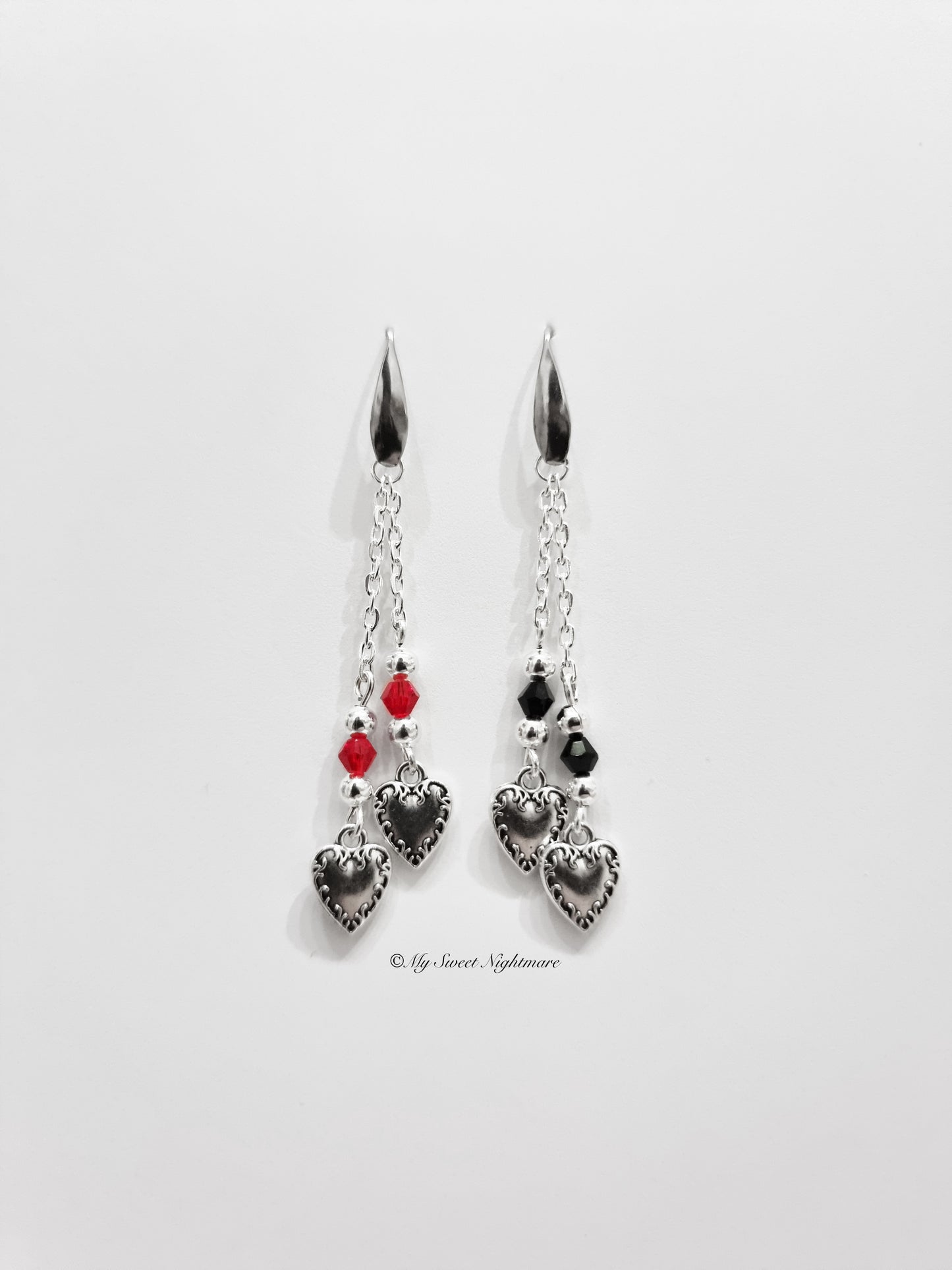 Orecchini con cuori e cristalli rossi e neri