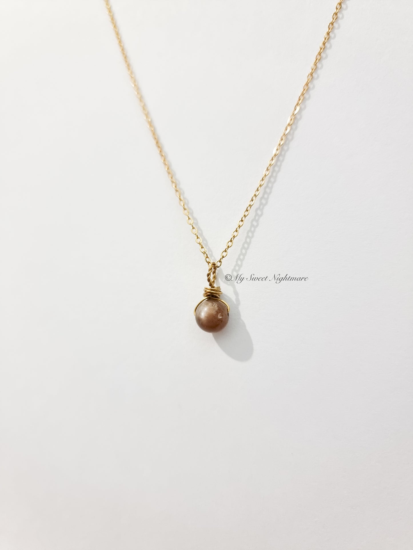 Collana wire minimal con pietra di luna nera