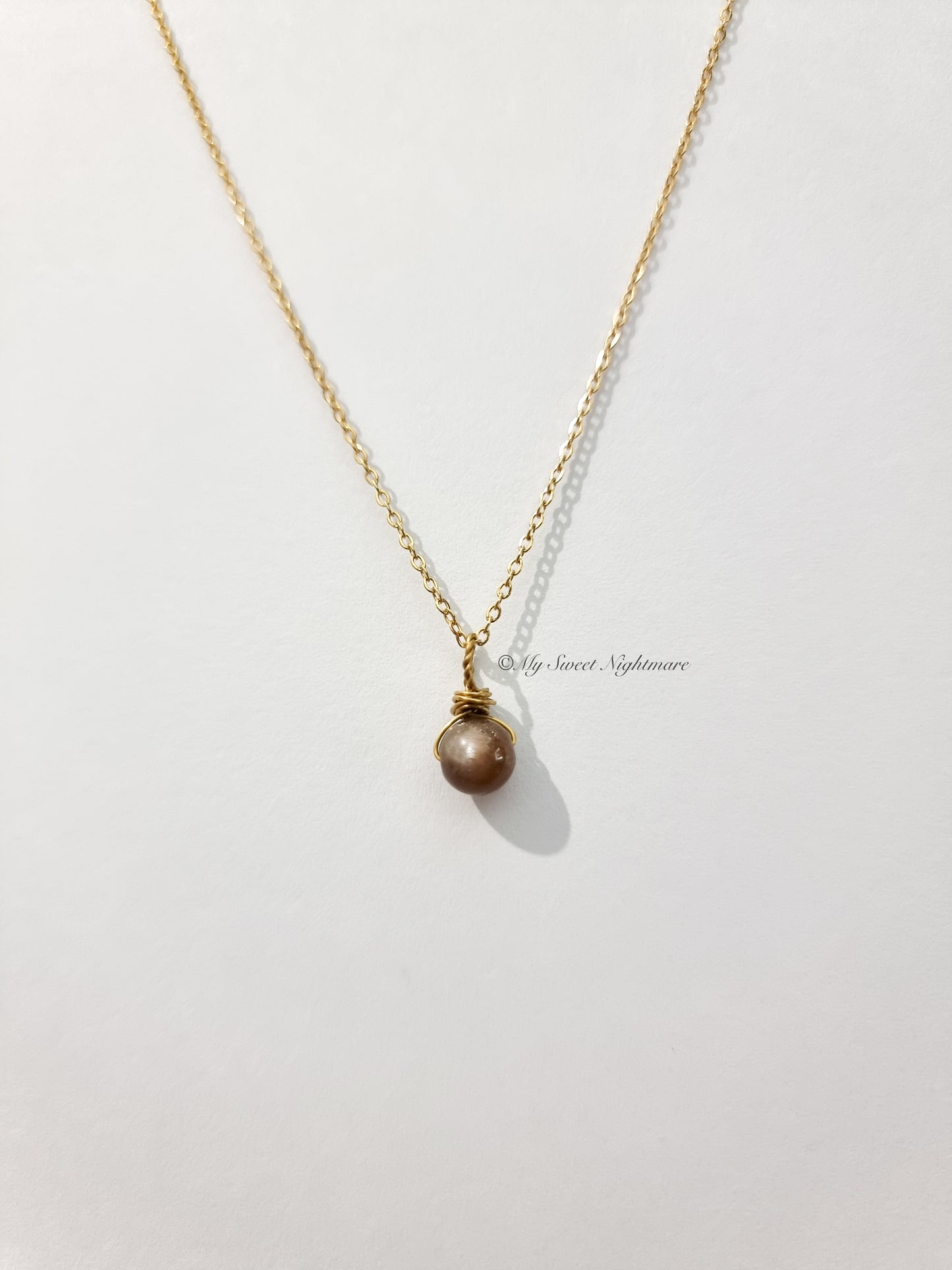 Collana wire minimal con pietra di luna nera