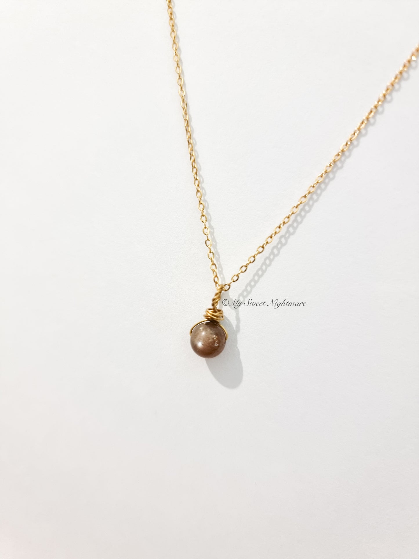 Collana wire minimal con pietra di luna nera