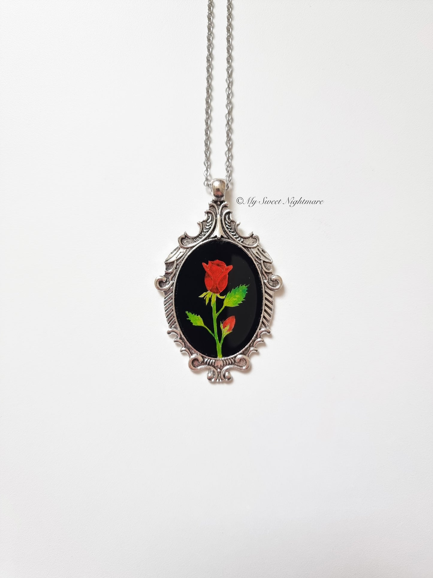 Cammeo gotico dipinto a mano con rose rosse