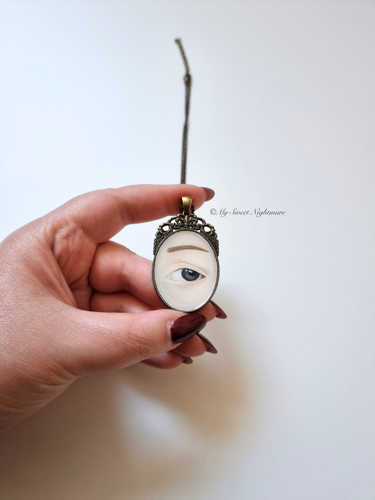 Collana in stile vittoriano con miniatura dipinta ad olio "L'occhio dell'amante"