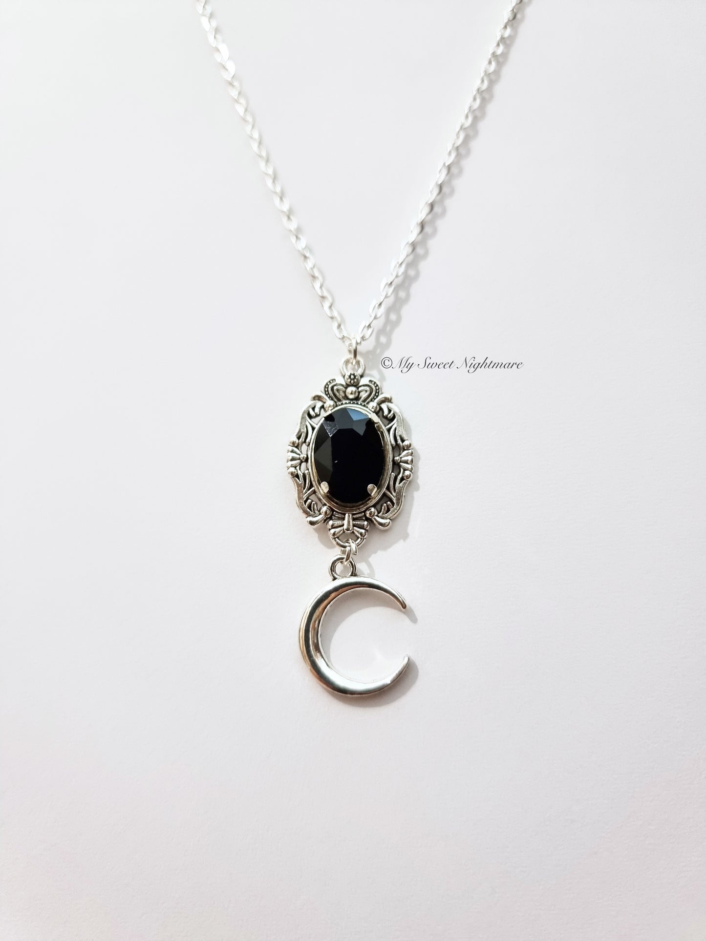 Ciondolo vittoriano con Luna crescente e Cristallo Nero