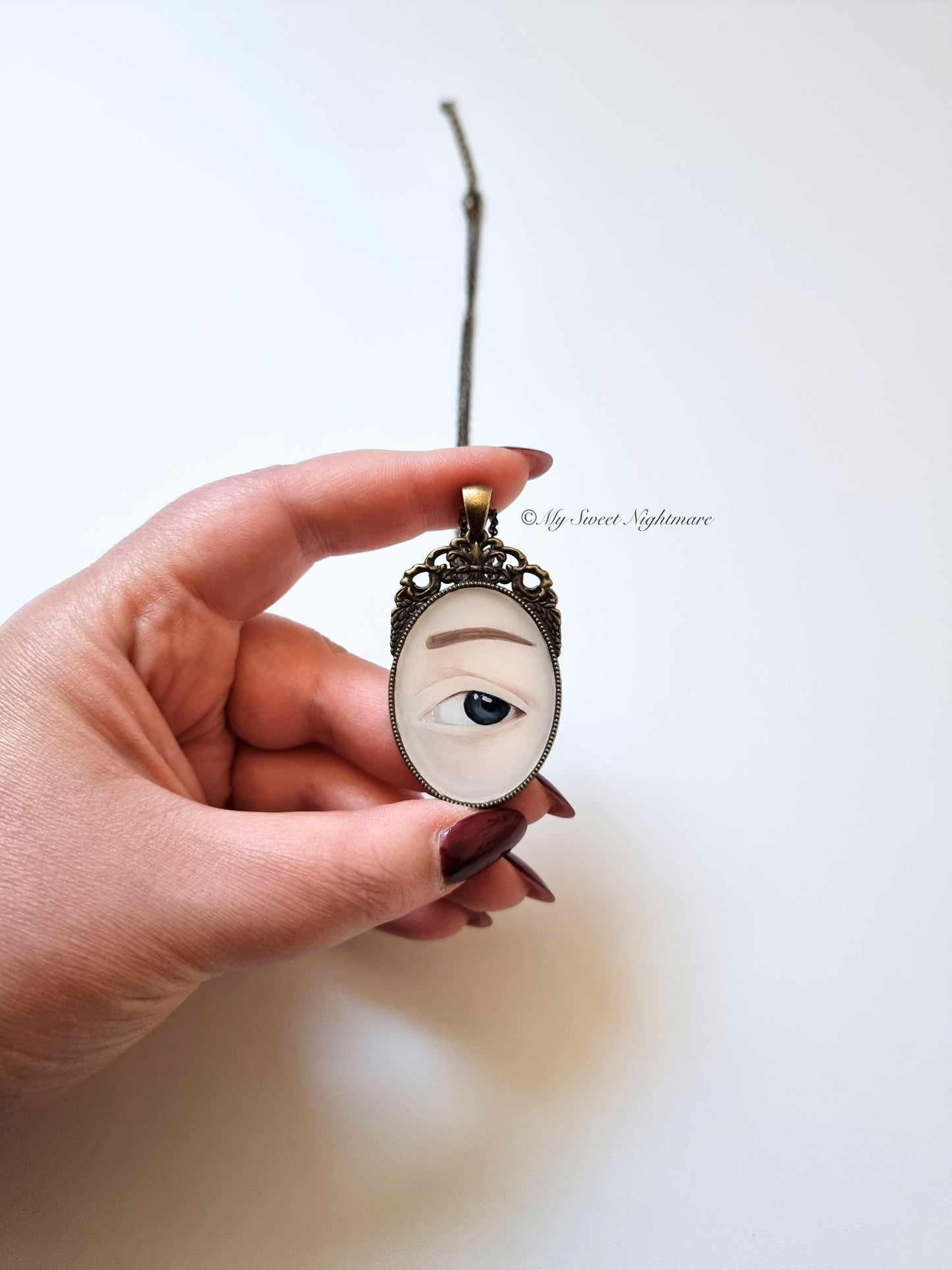 Collana in stile vittoriano con miniatura dipinta ad olio "L'occhio dell'amante"