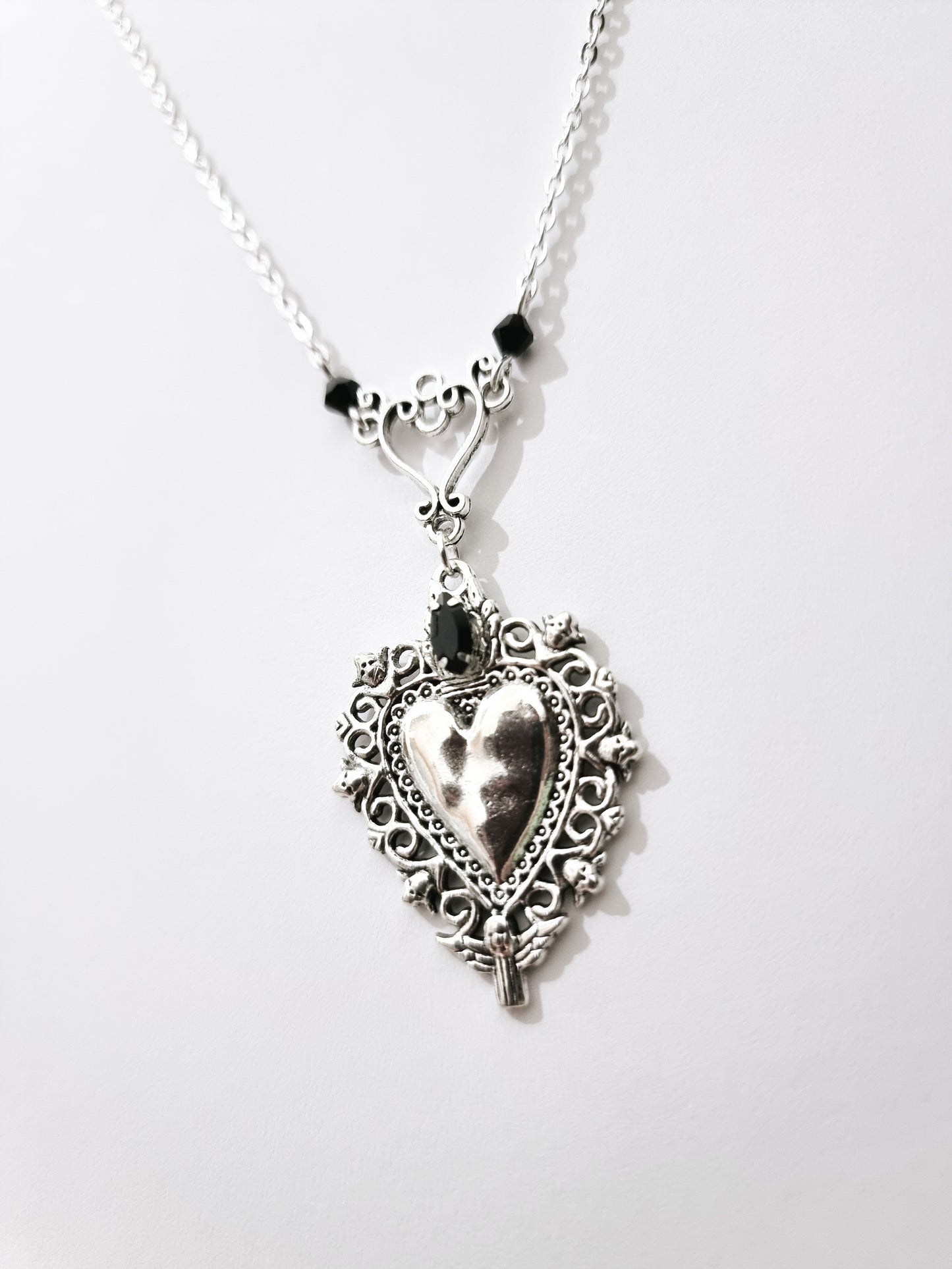 Collana Cuore Sacro "Ex Voto" con cristalli neri