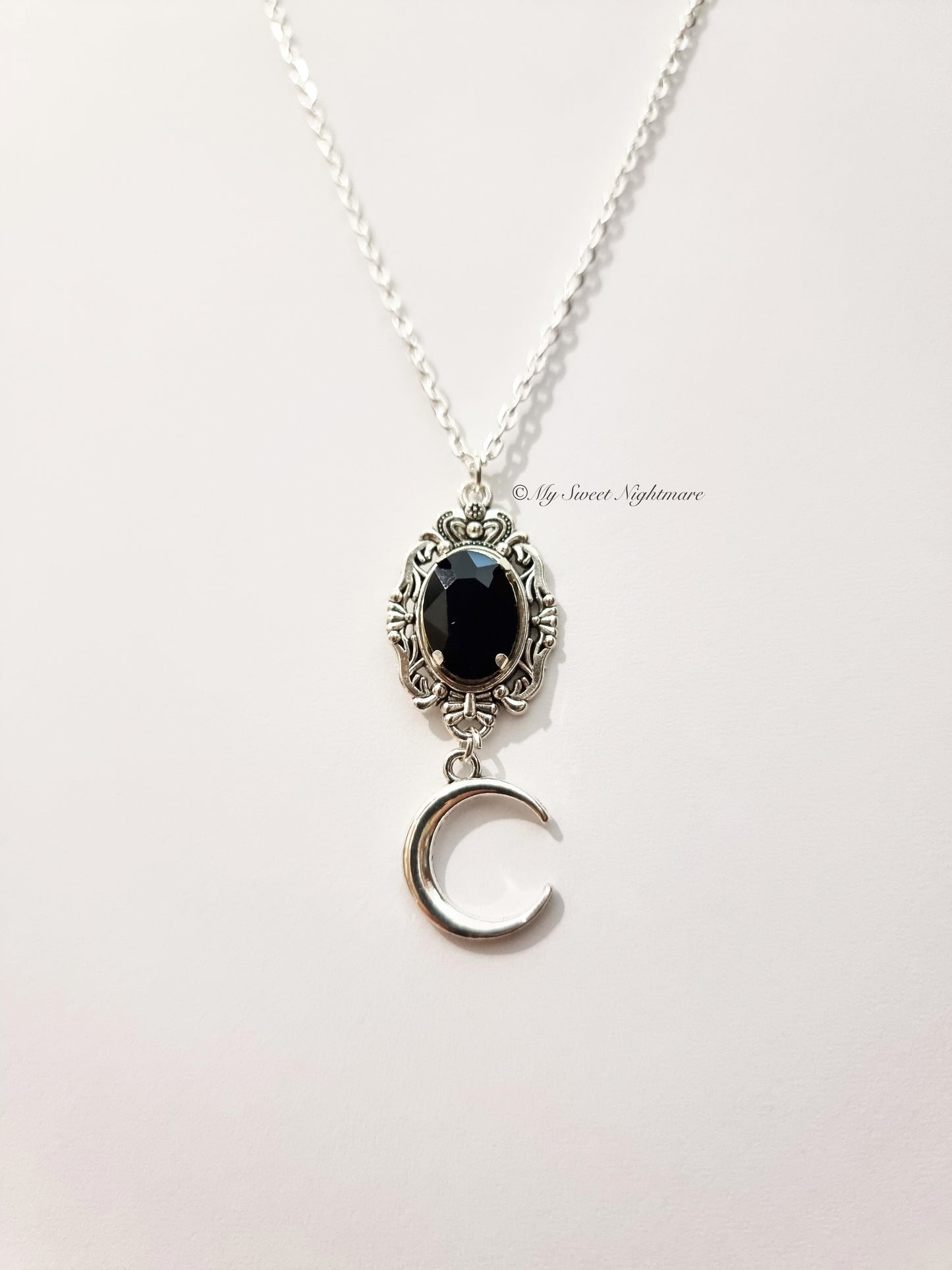 Ciondolo vittoriano con Luna crescente e Cristallo Nero