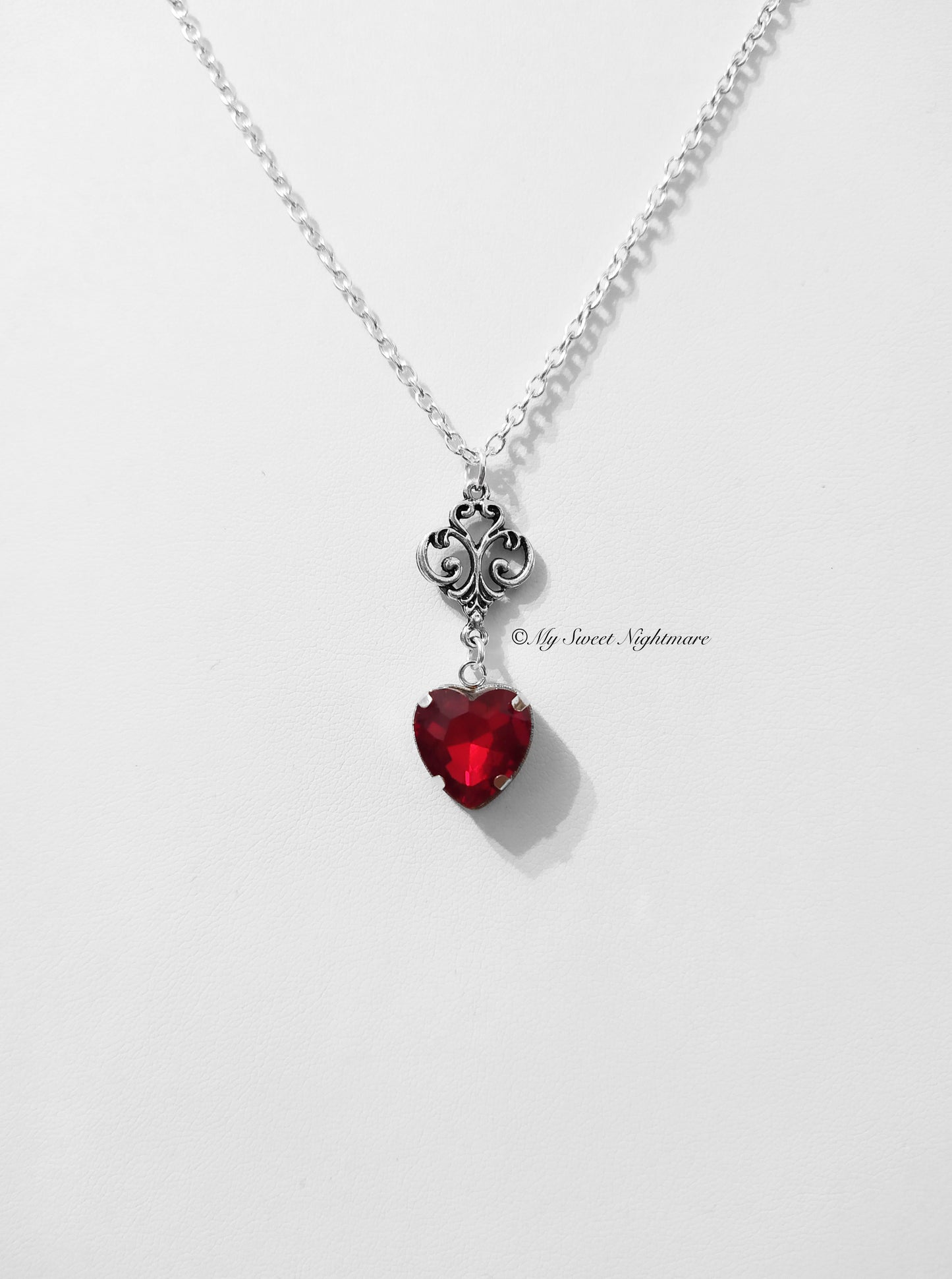 Ciondolo vittoriano con Cuore in Cristallo Rosso