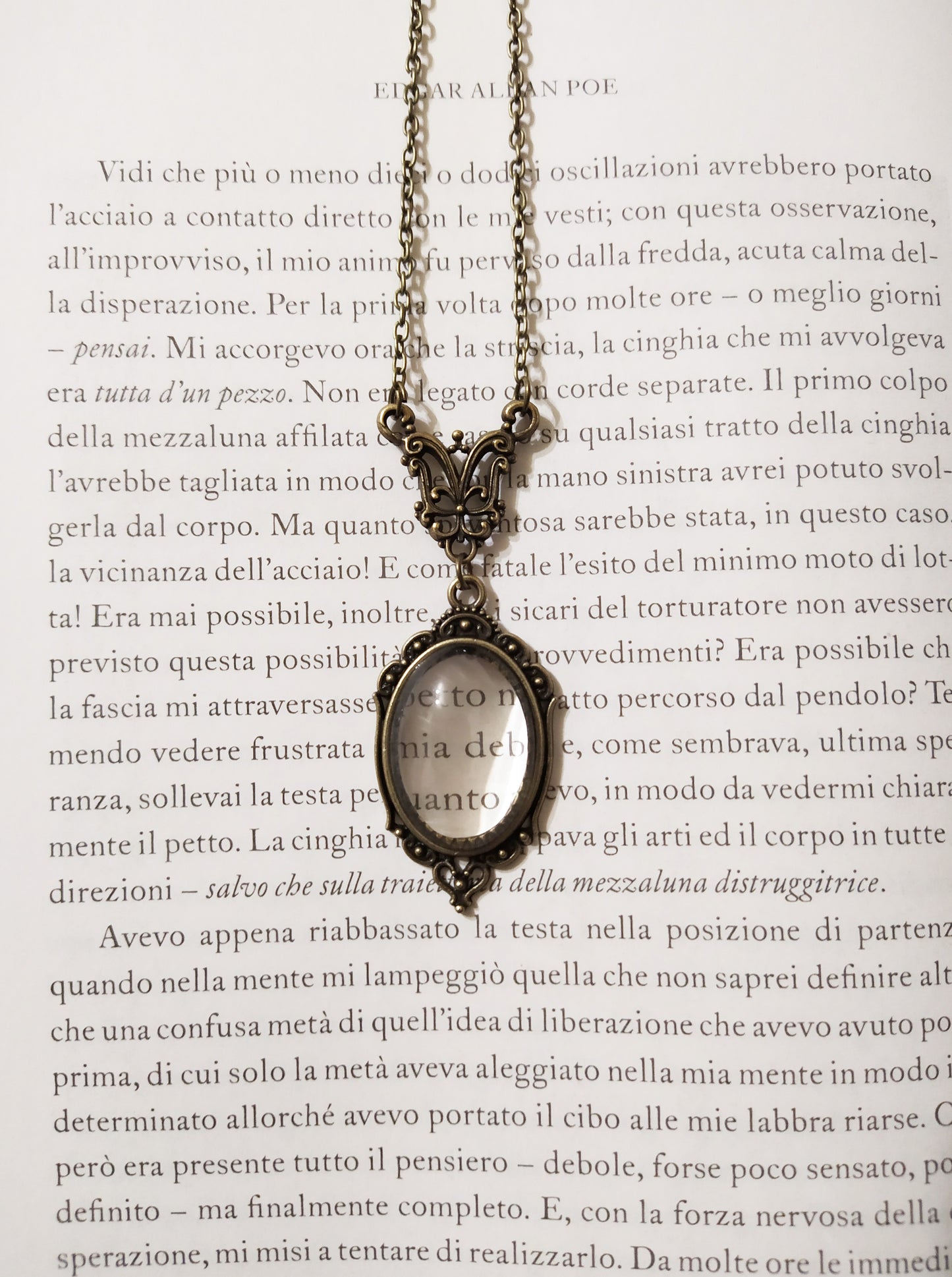 Collana Vittoriana con Lente di Ingrandimento