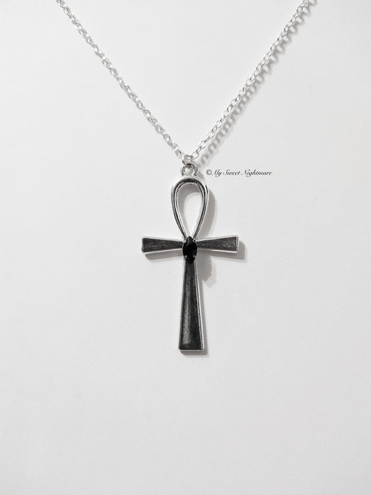 Collana con croce di Ankh e cristallo nero