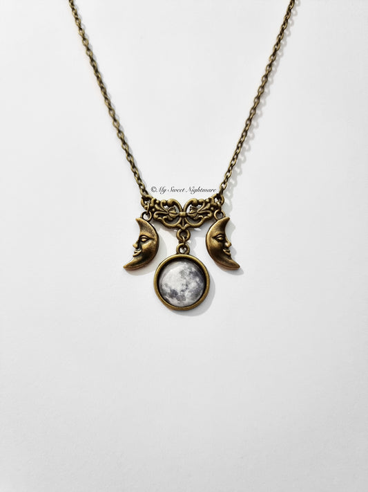 Collana con triplice luna in bronzo