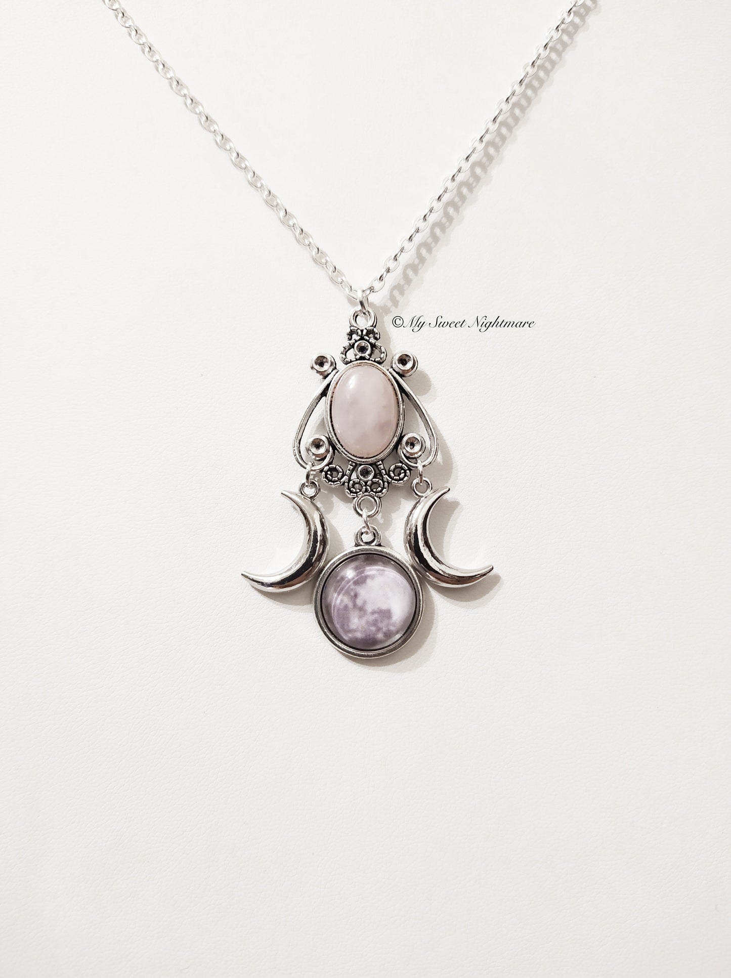 Collana con triplice luna e quarzo rosa