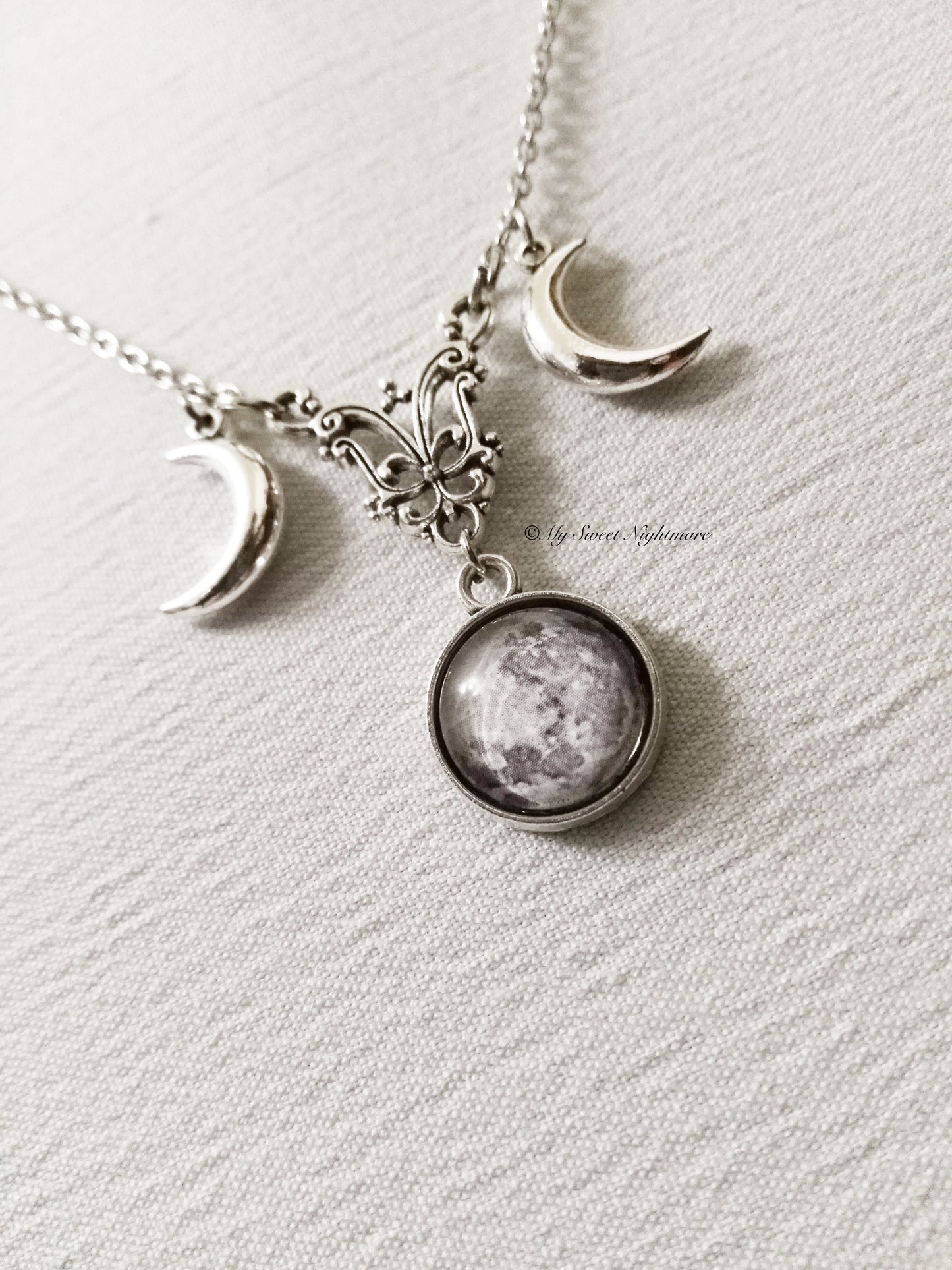 Collana con triplice luna