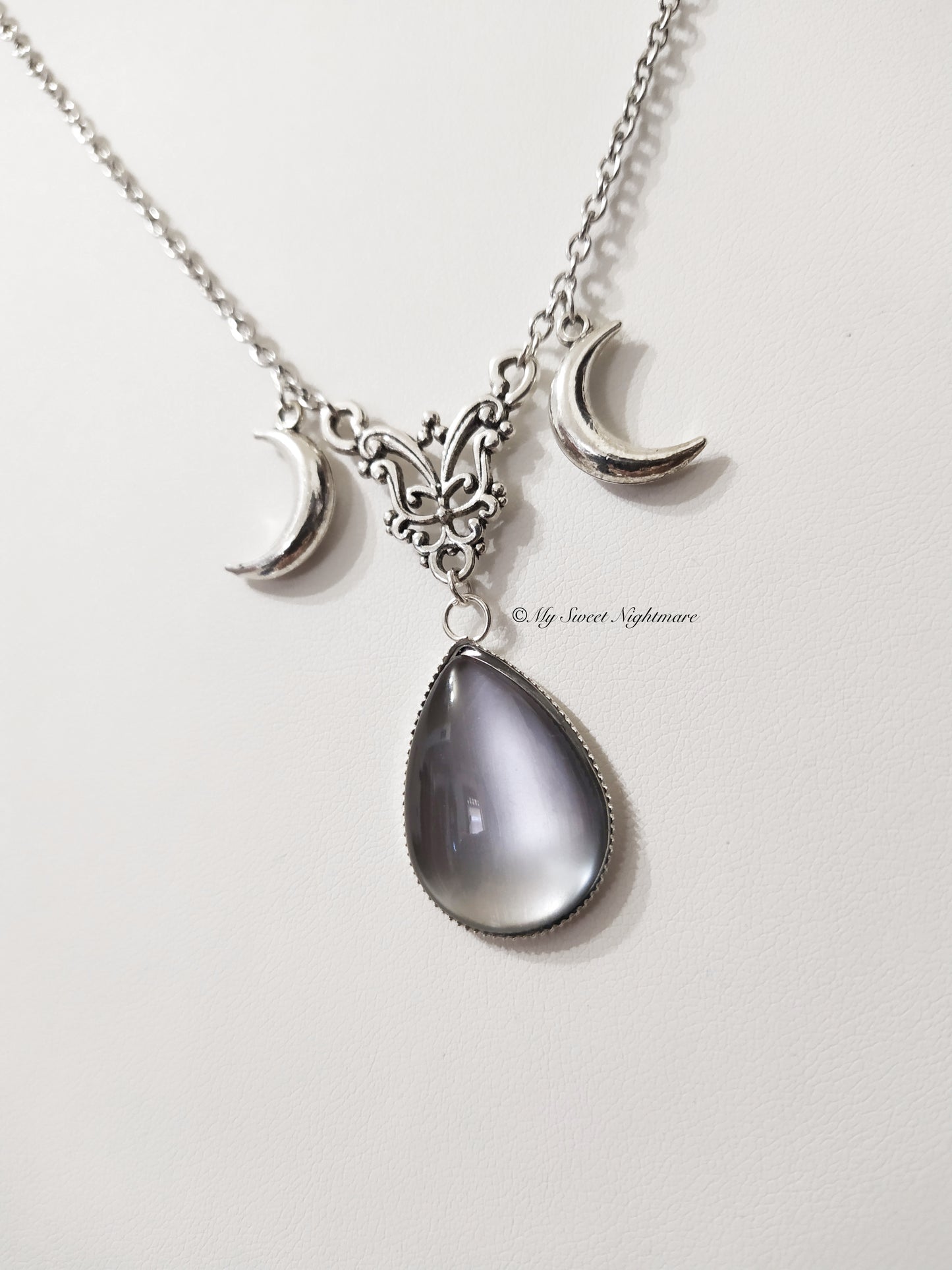 Collana con triplice luna e pietra argento a goccia