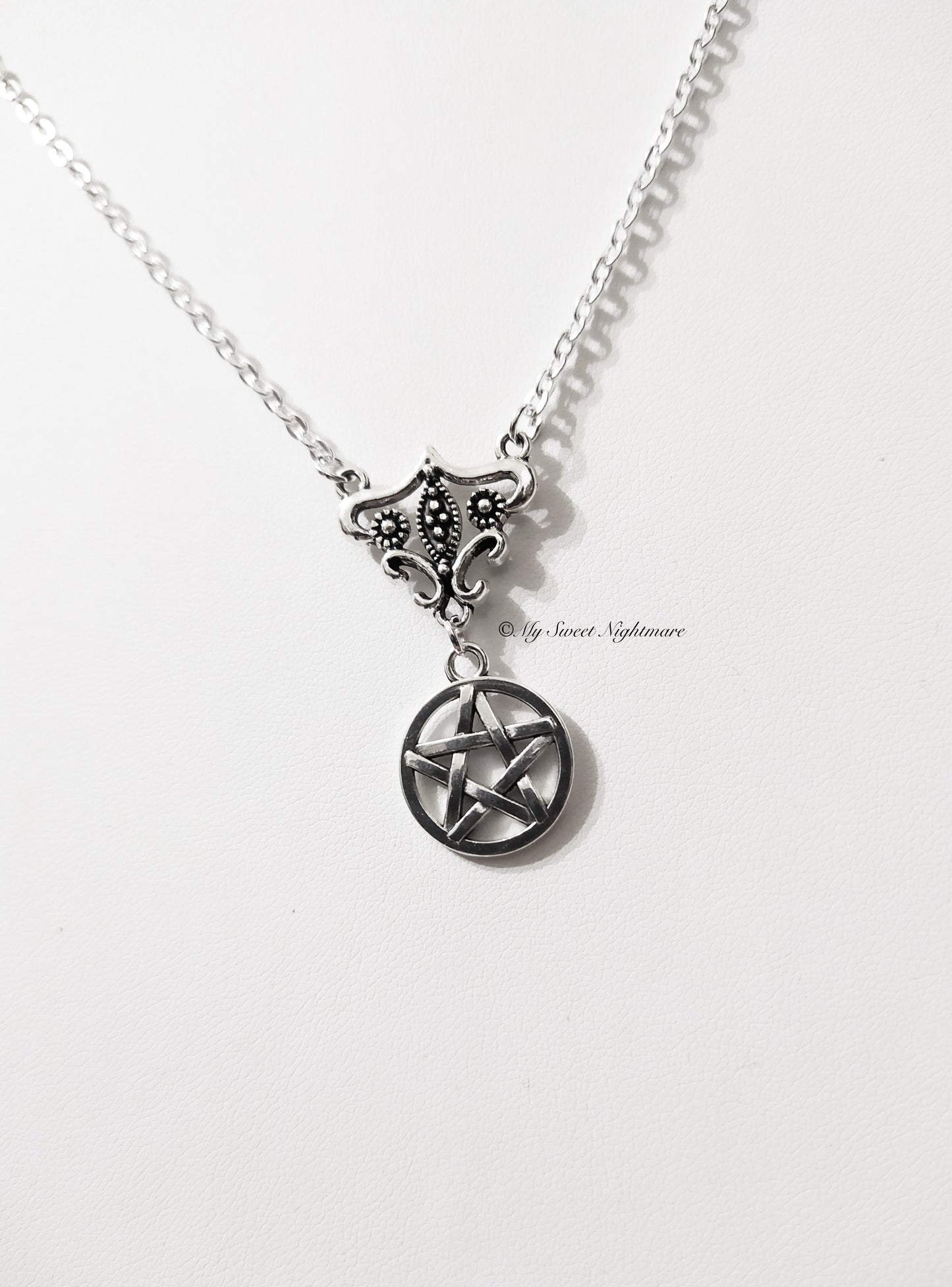 Collana con pentacolo