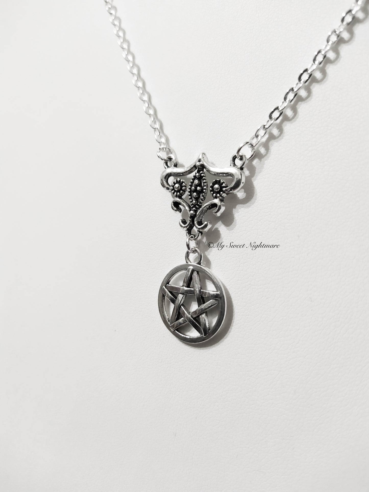 Collana con pentacolo