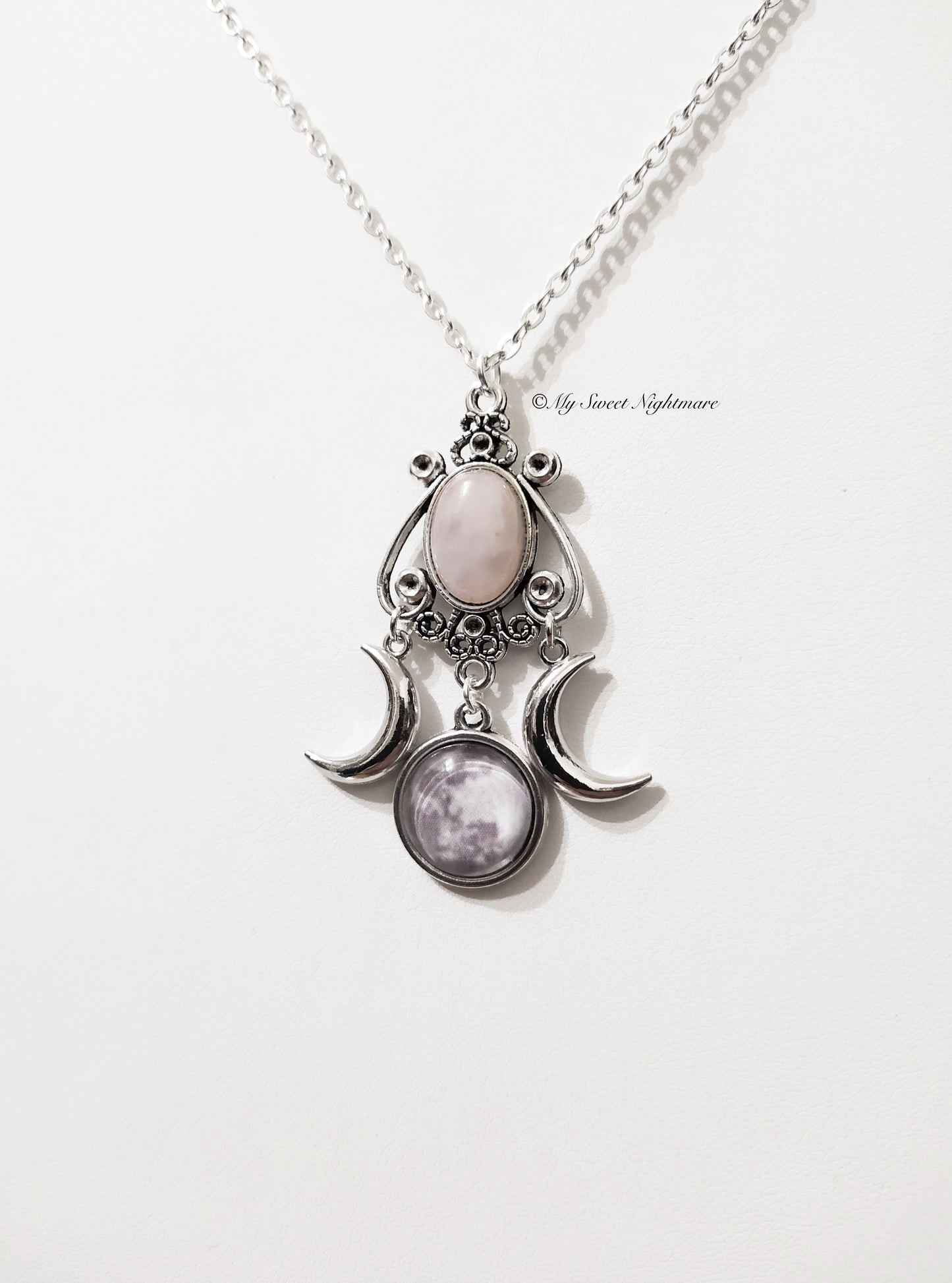 Collana con triplice luna e quarzo rosa