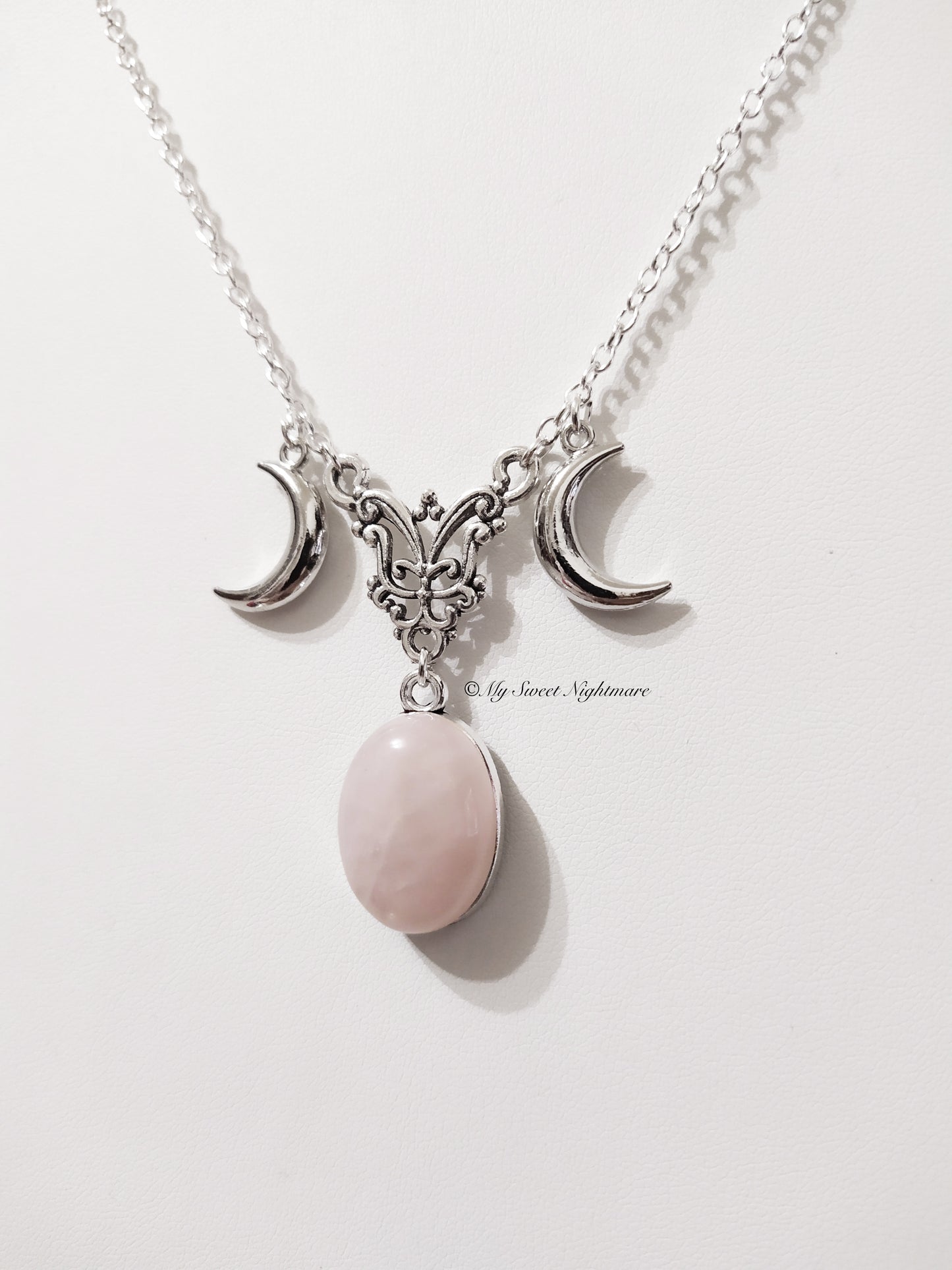 Collana con triplice luna e quarzo rosa