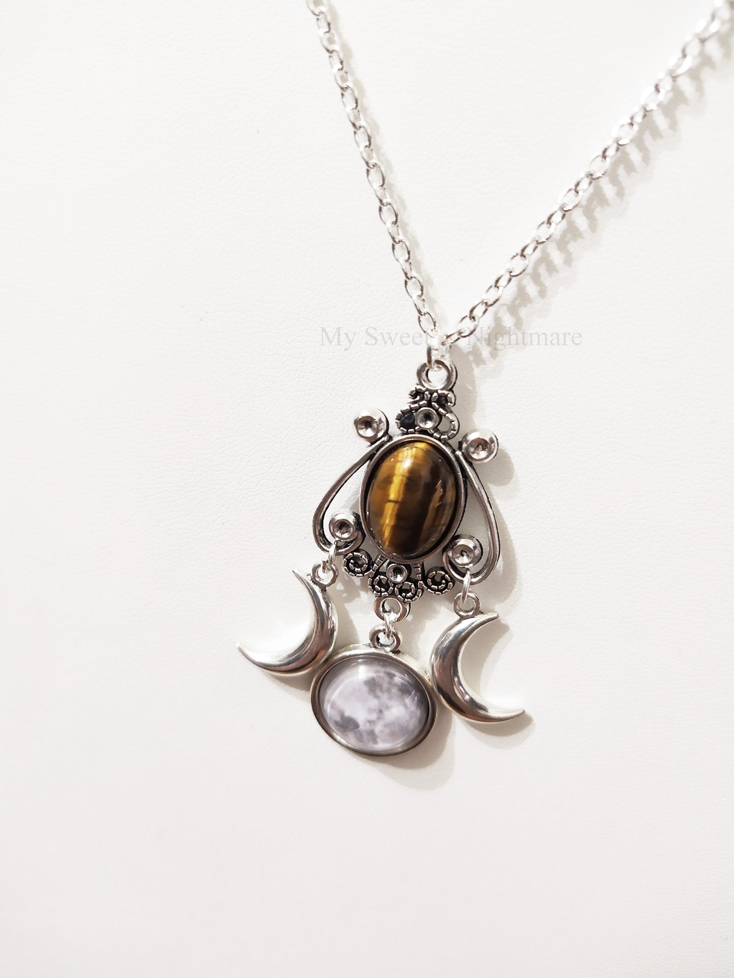Collana con triplice luna e occhio di tigre