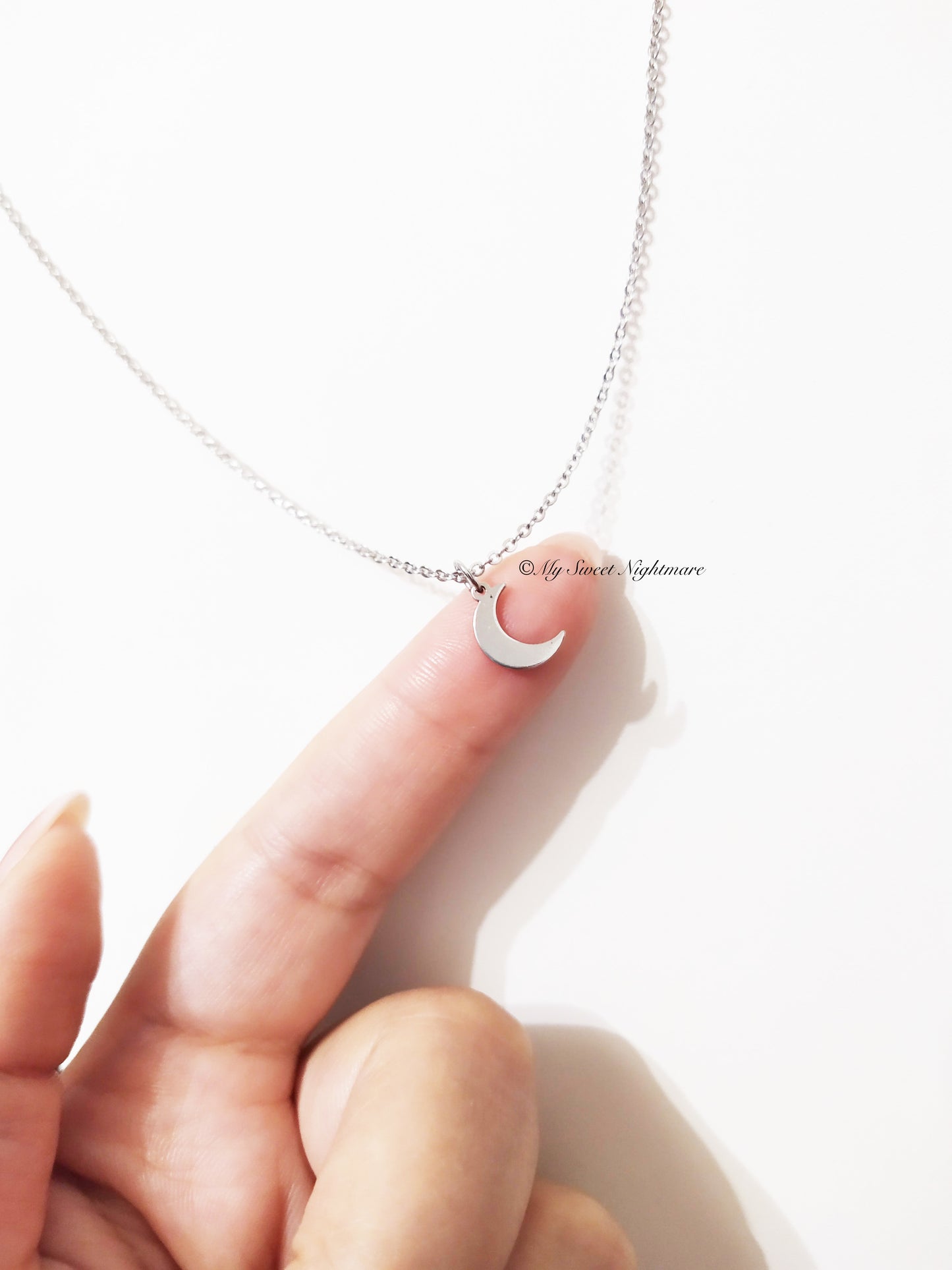 Collana minimal con luna crescente