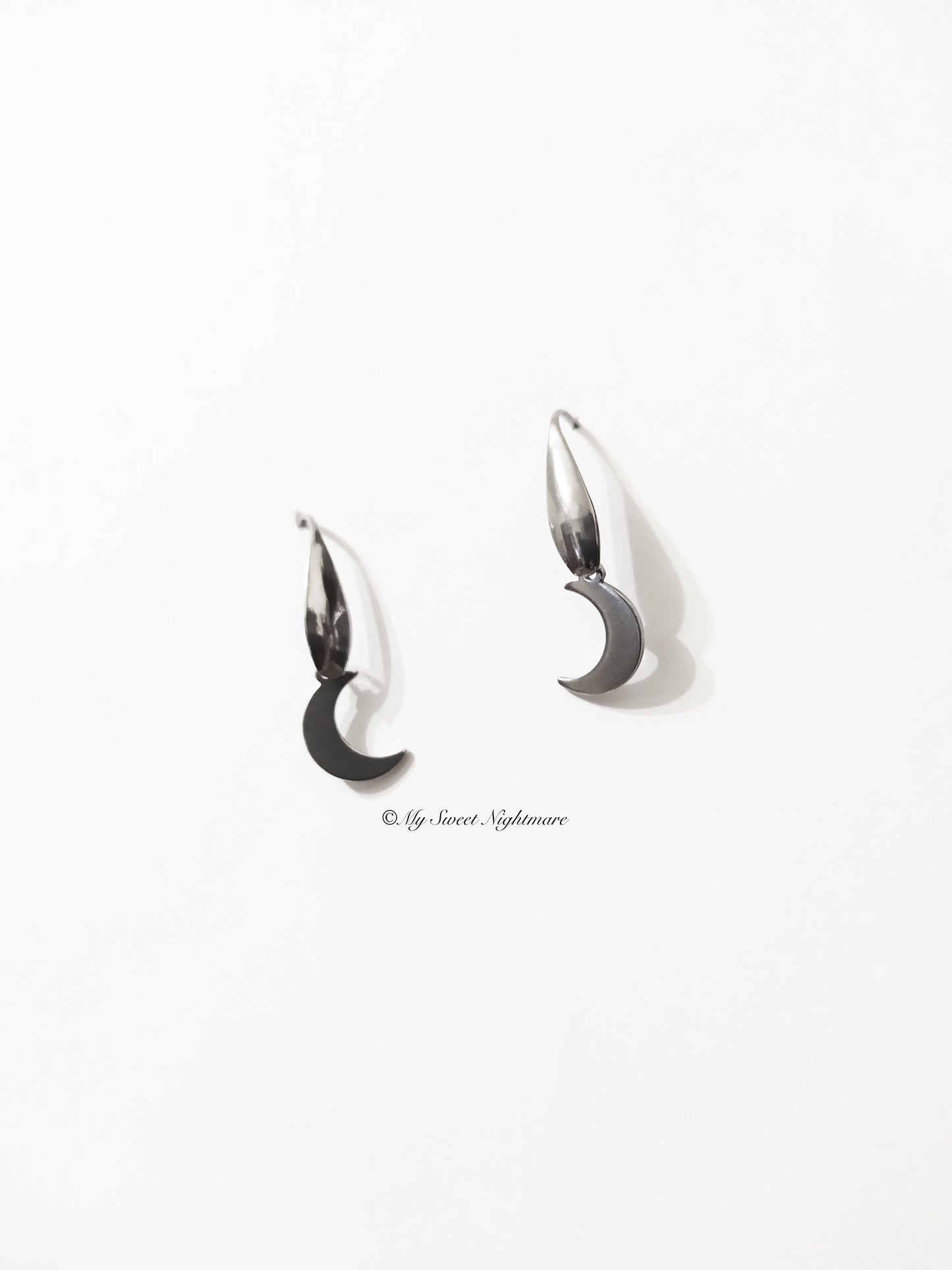 Minimal moon earrings