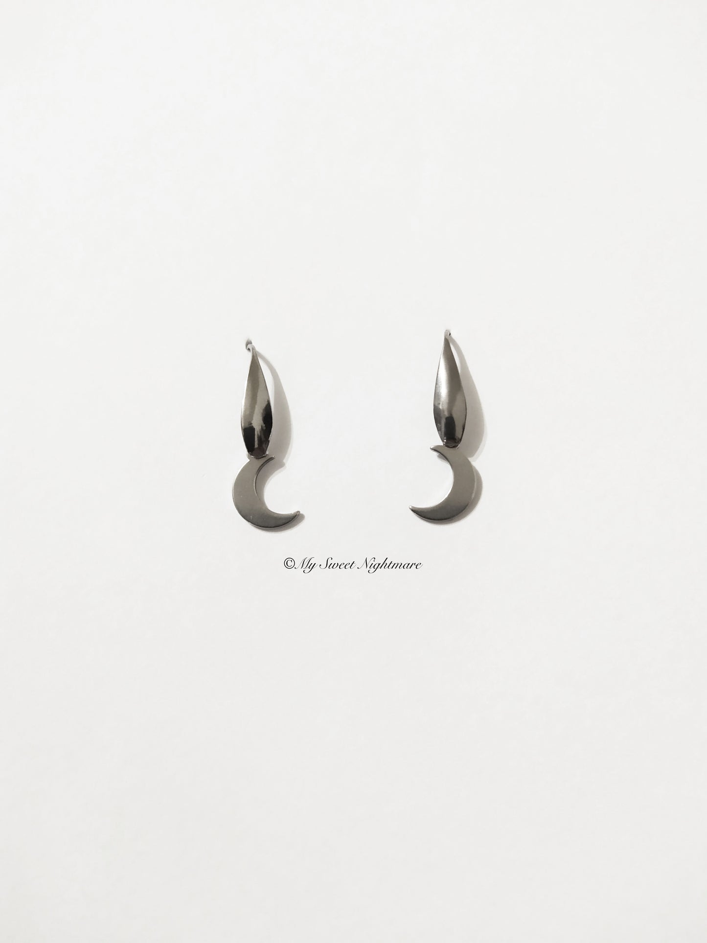 Minimal moon earrings