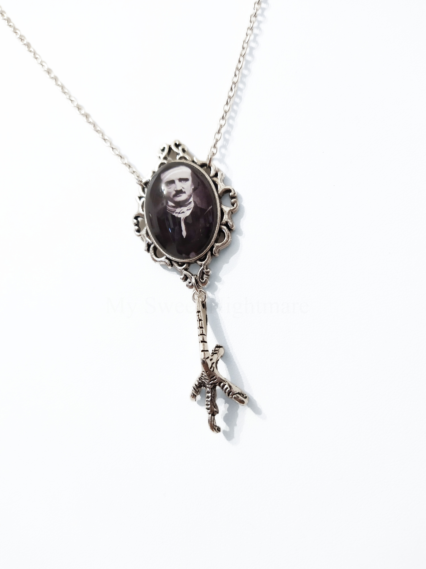 Collana con Edgar Allan Poe e zampa di corvo