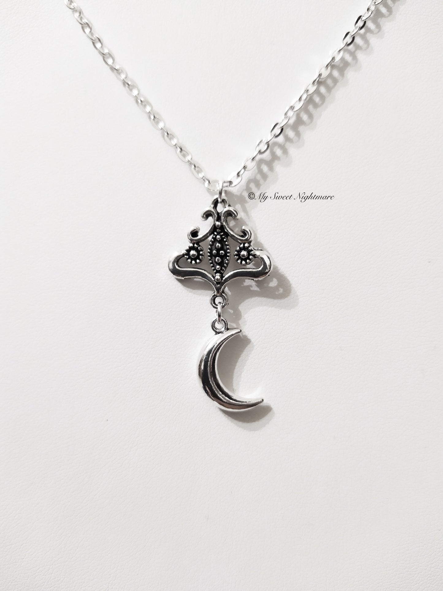 Ciondolo con luna crescente